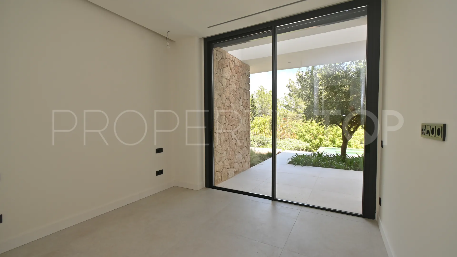 Roca Llisa 5 bedrooms villa for sale