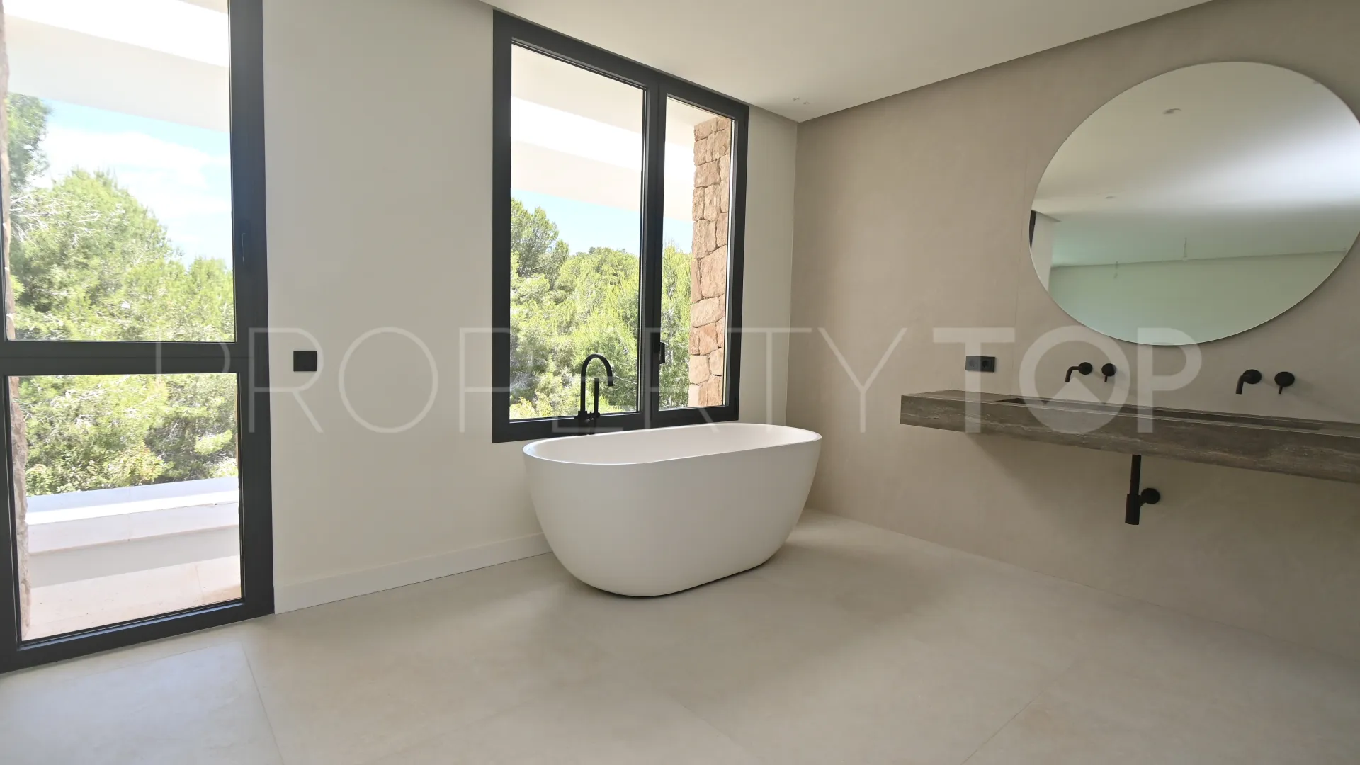 Roca Llisa 5 bedrooms villa for sale