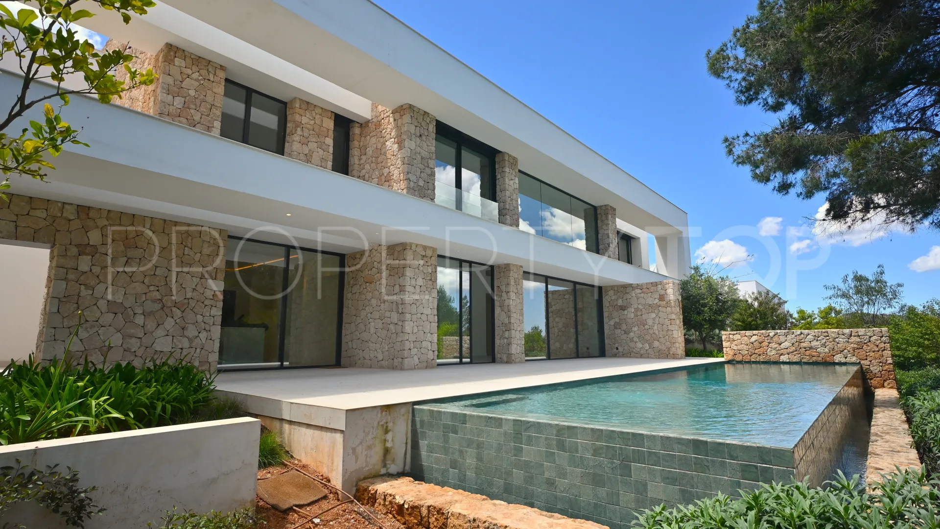 Roca Llisa 5 bedrooms villa for sale