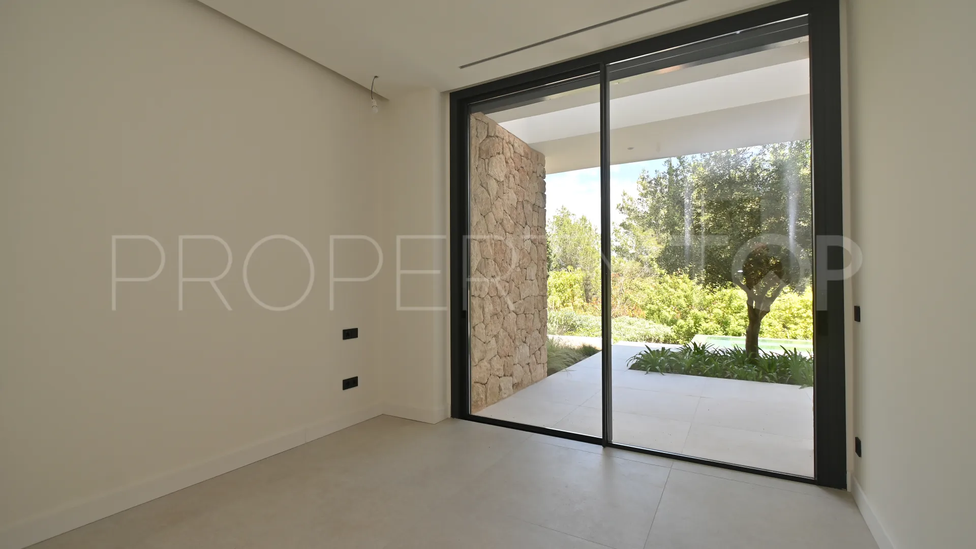 Roca Llisa 5 bedrooms villa for sale