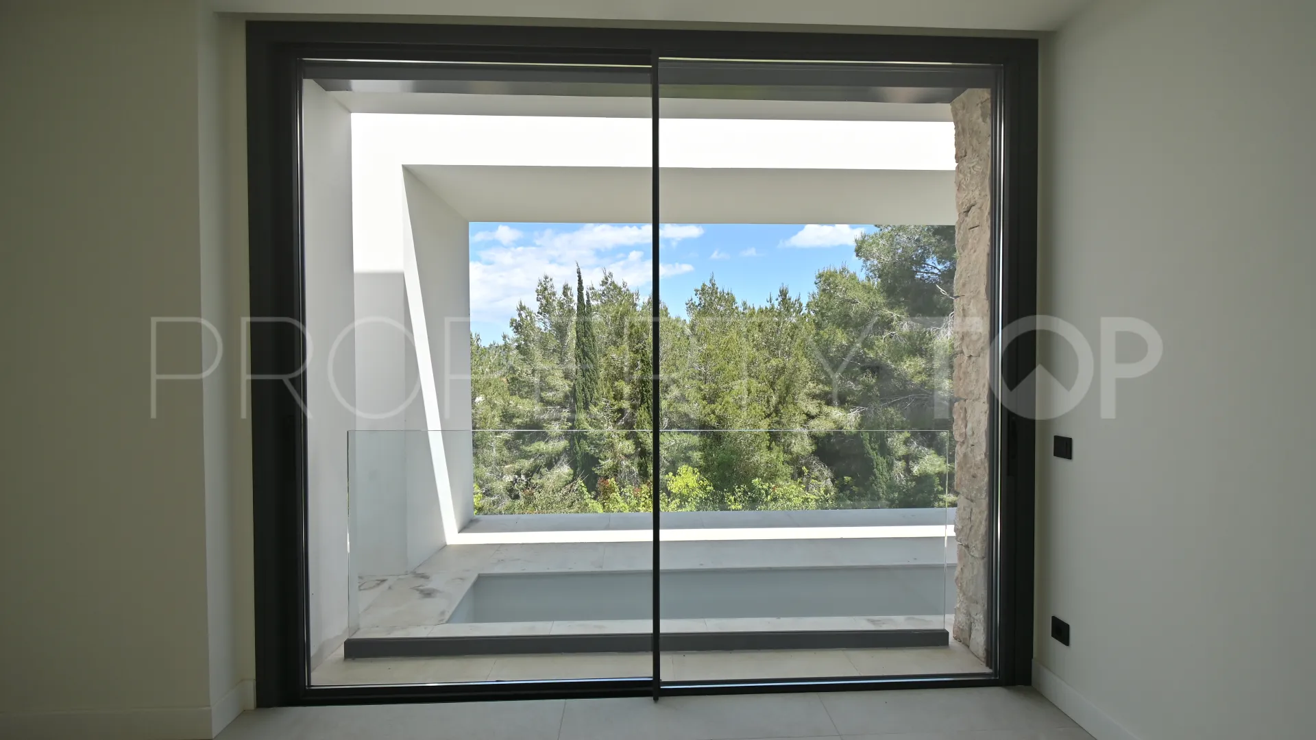 Roca Llisa 5 bedrooms villa for sale