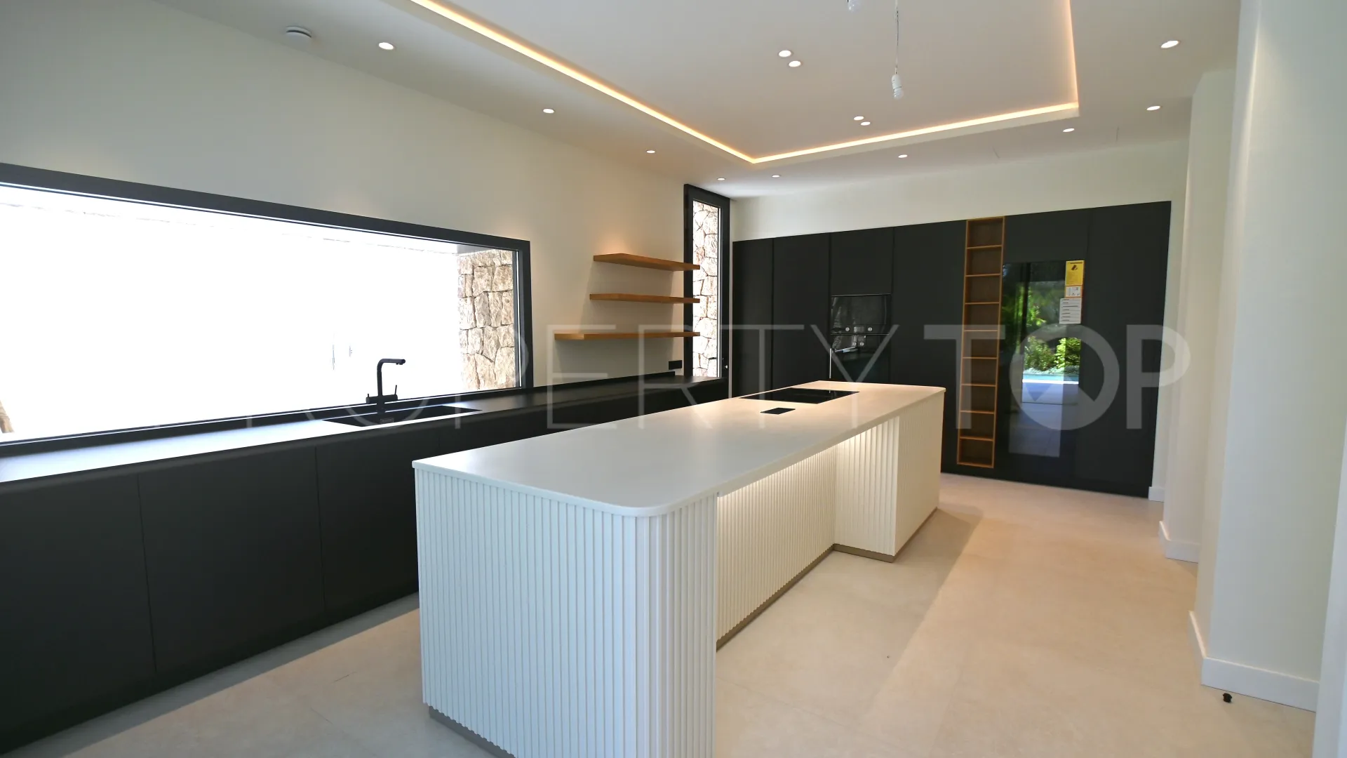 Roca Llisa 5 bedrooms villa for sale