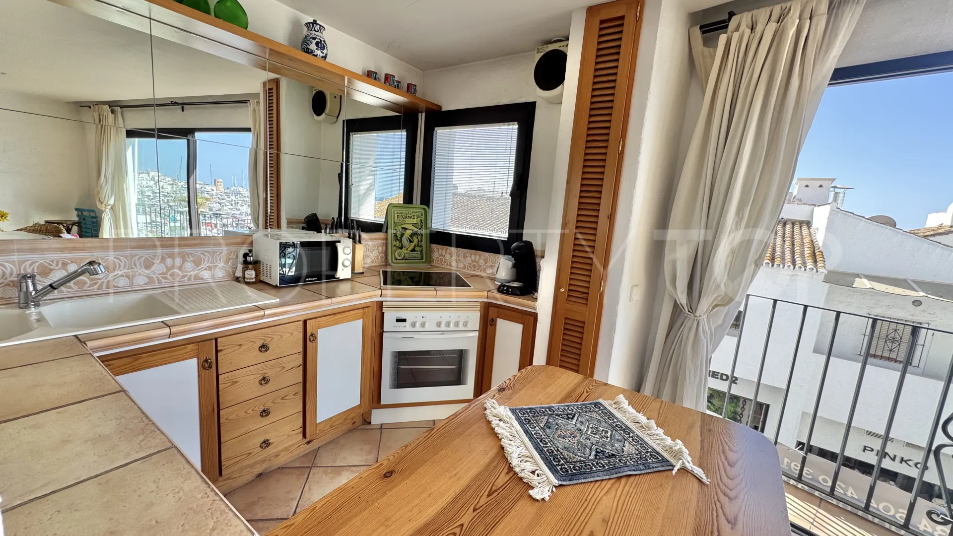 Comprar apartamento de 2 dormitorios en Marbella - Puerto Banus