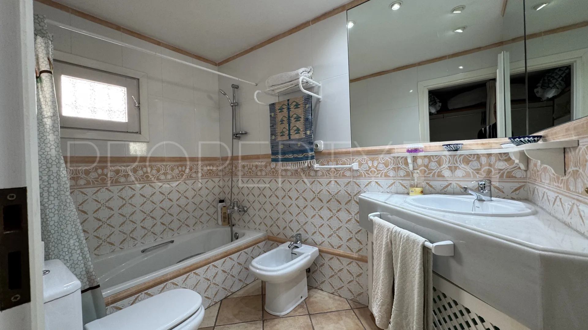 Comprar apartamento de 2 dormitorios en Marbella - Puerto Banus