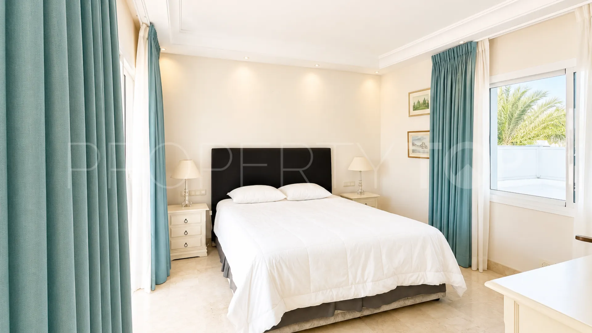 Duplex penthouse for sale in Marbella - Puerto Banus with 3 bedrooms