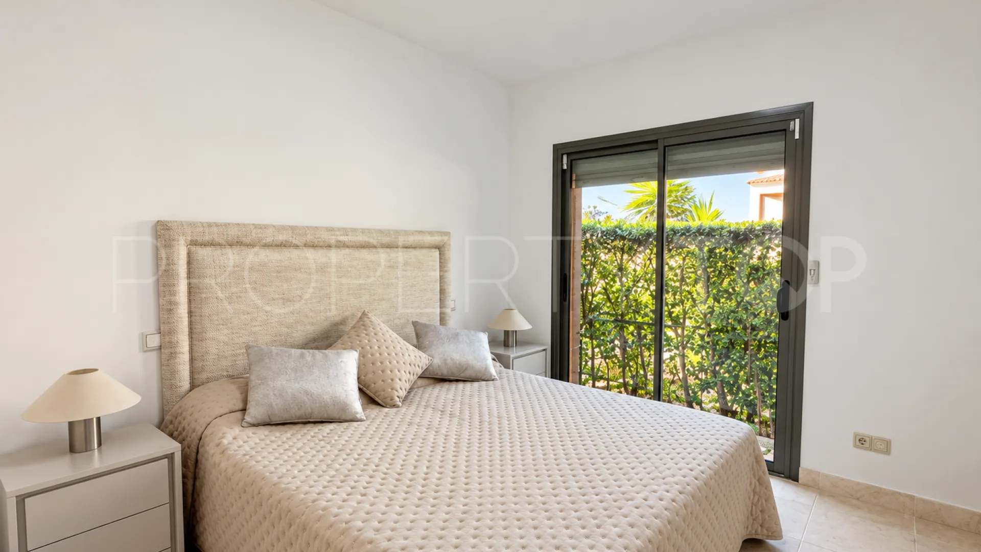 Benatalaya, apartamento planta baja en venta de 2 dormitorios