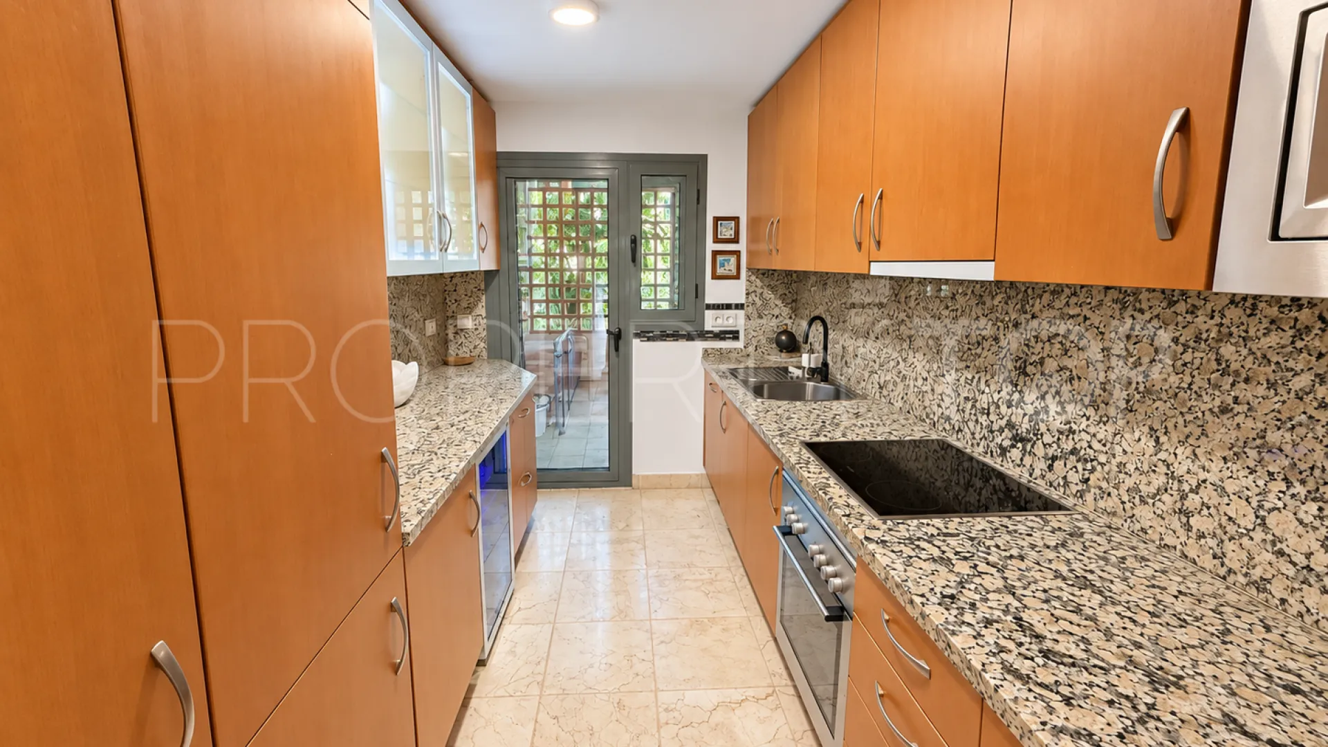 Benatalaya, apartamento planta baja en venta de 2 dormitorios