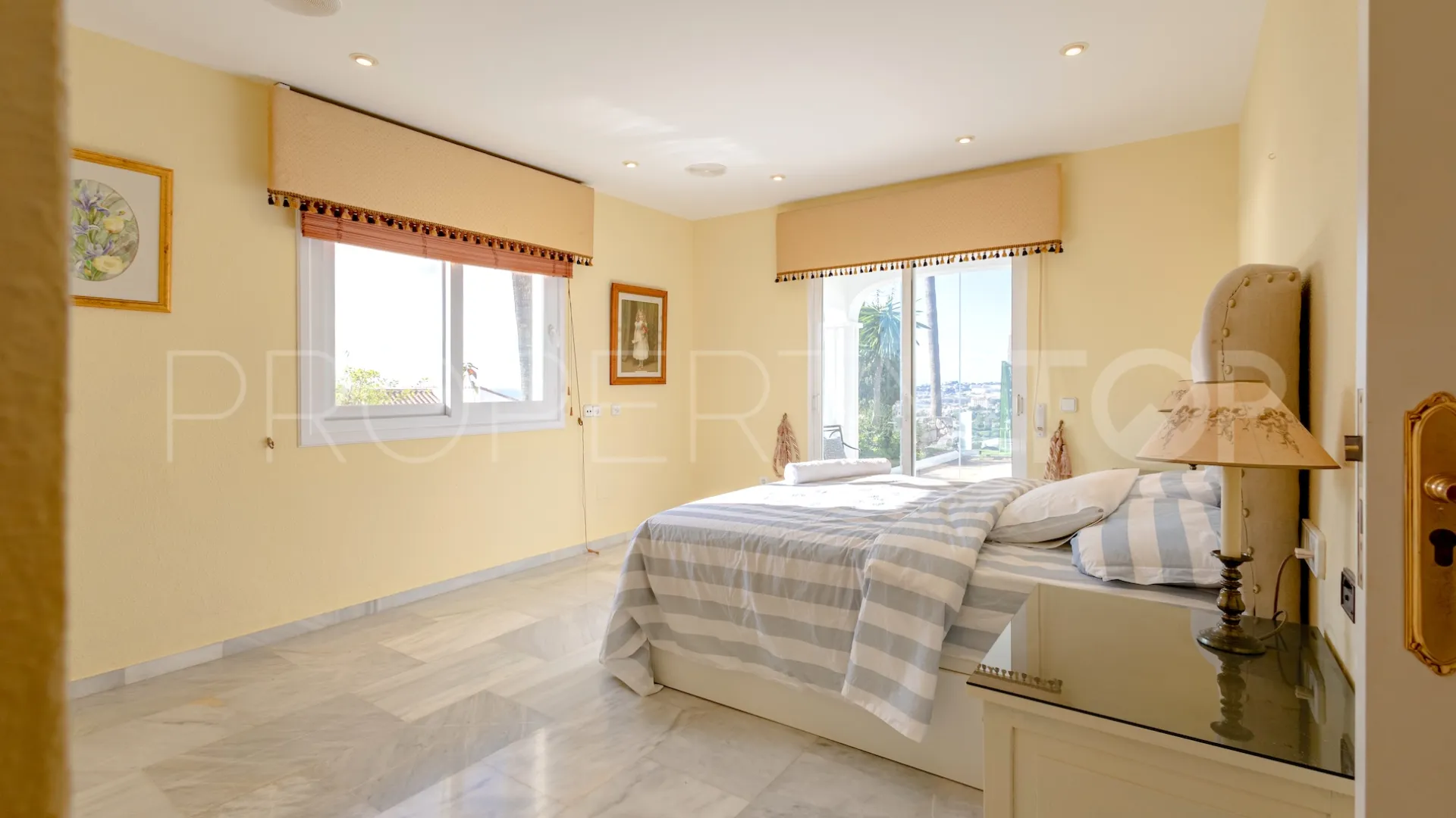 Casa en venta en El Chaparral con 5 dormitorios