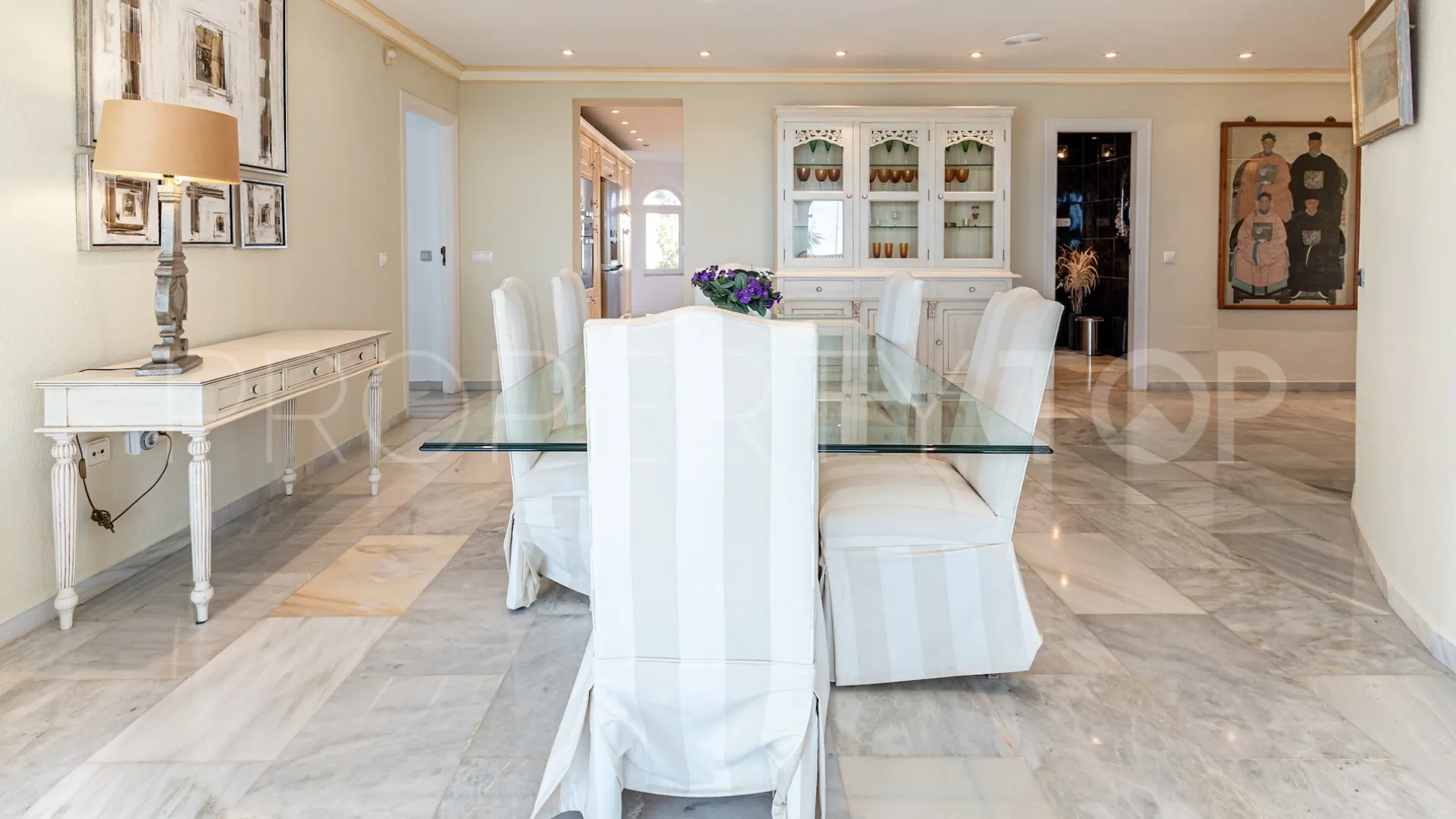 Casa en venta en El Chaparral con 5 dormitorios