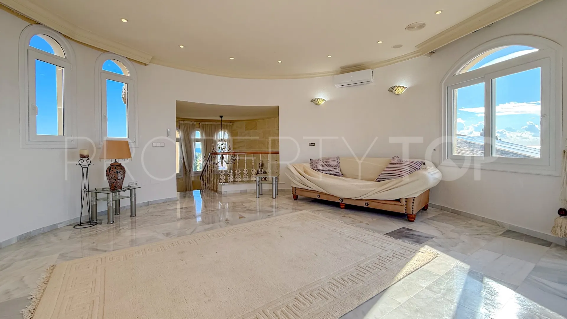 Casa en venta en El Chaparral con 5 dormitorios
