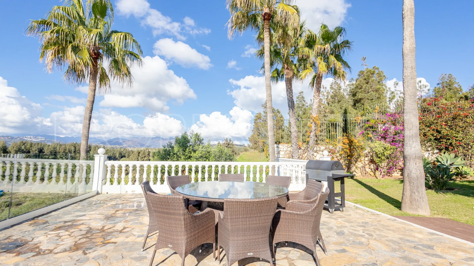 Casa en venta en El Chaparral con 5 dormitorios