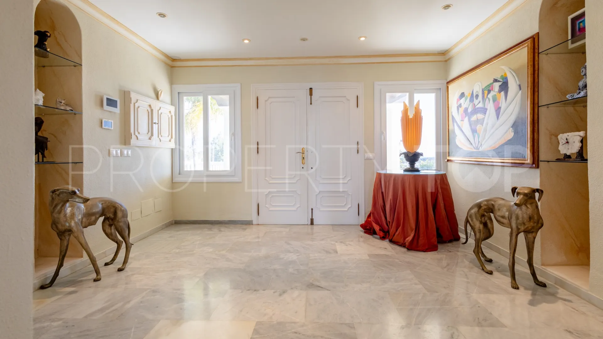 Casa en venta en El Chaparral con 5 dormitorios