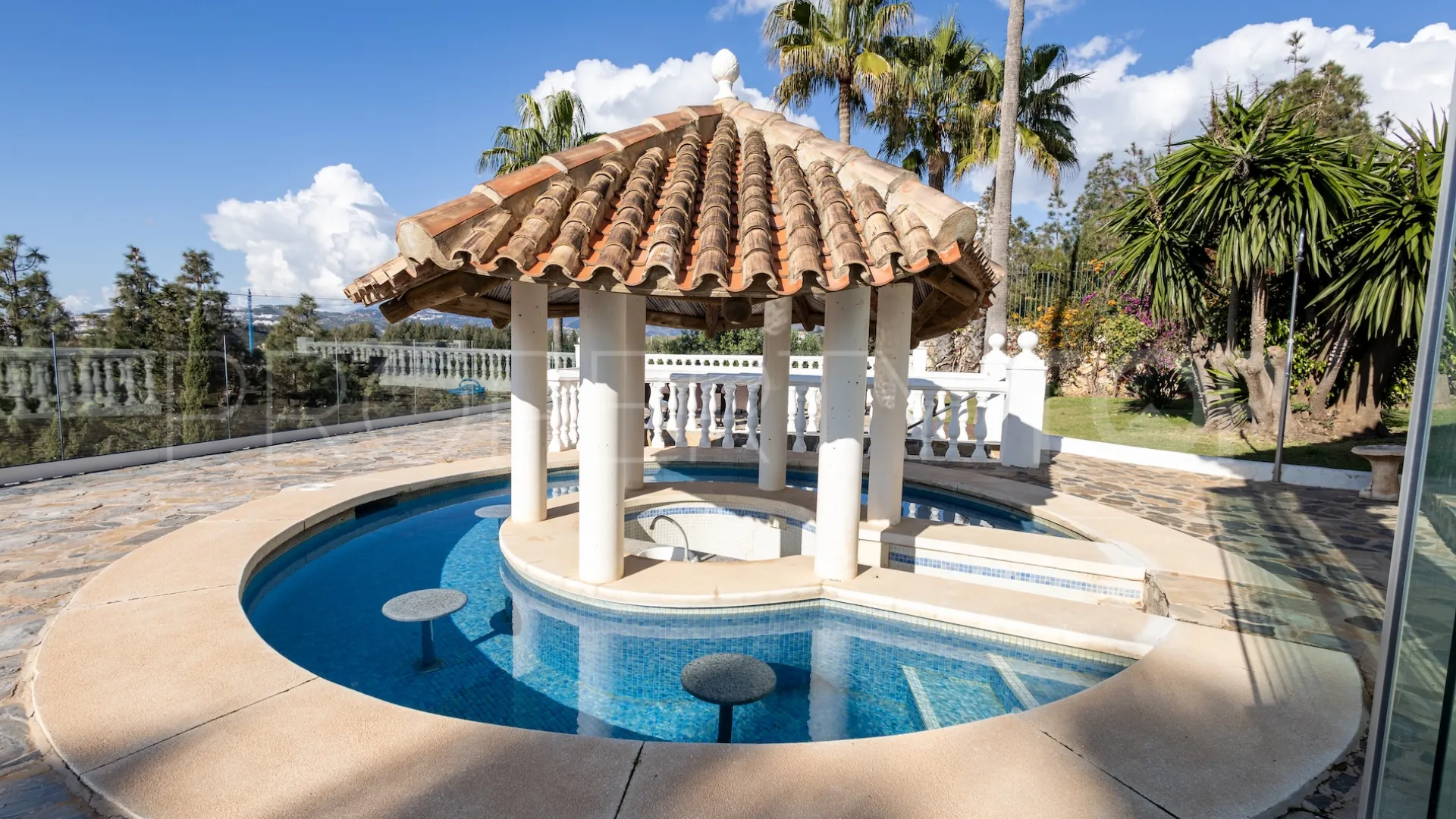 Casa en venta en El Chaparral con 5 dormitorios