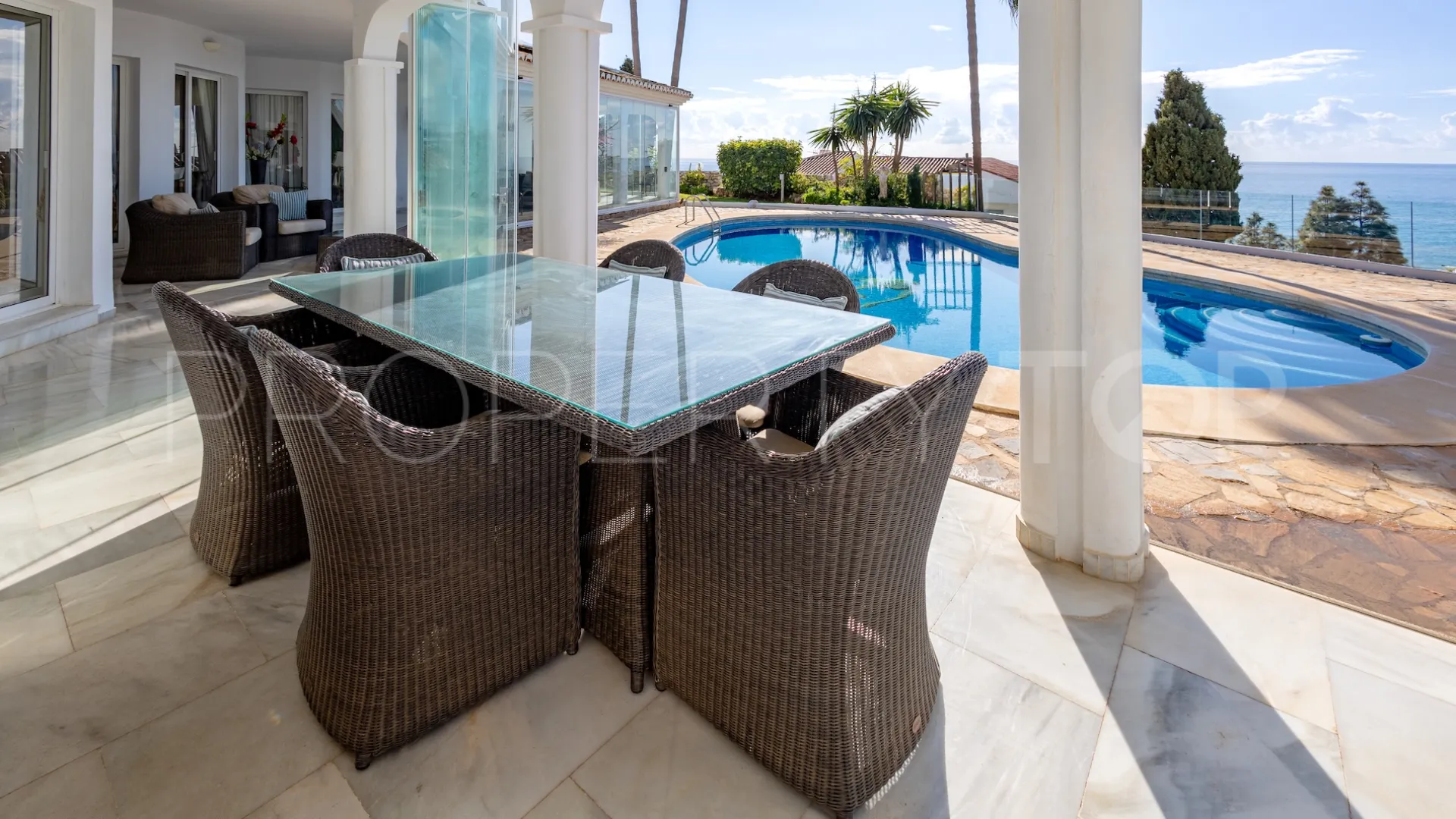 Casa en venta en El Chaparral con 5 dormitorios