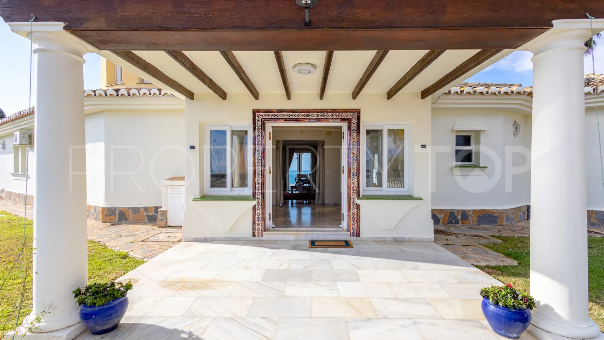 Casa en venta en El Chaparral con 5 dormitorios