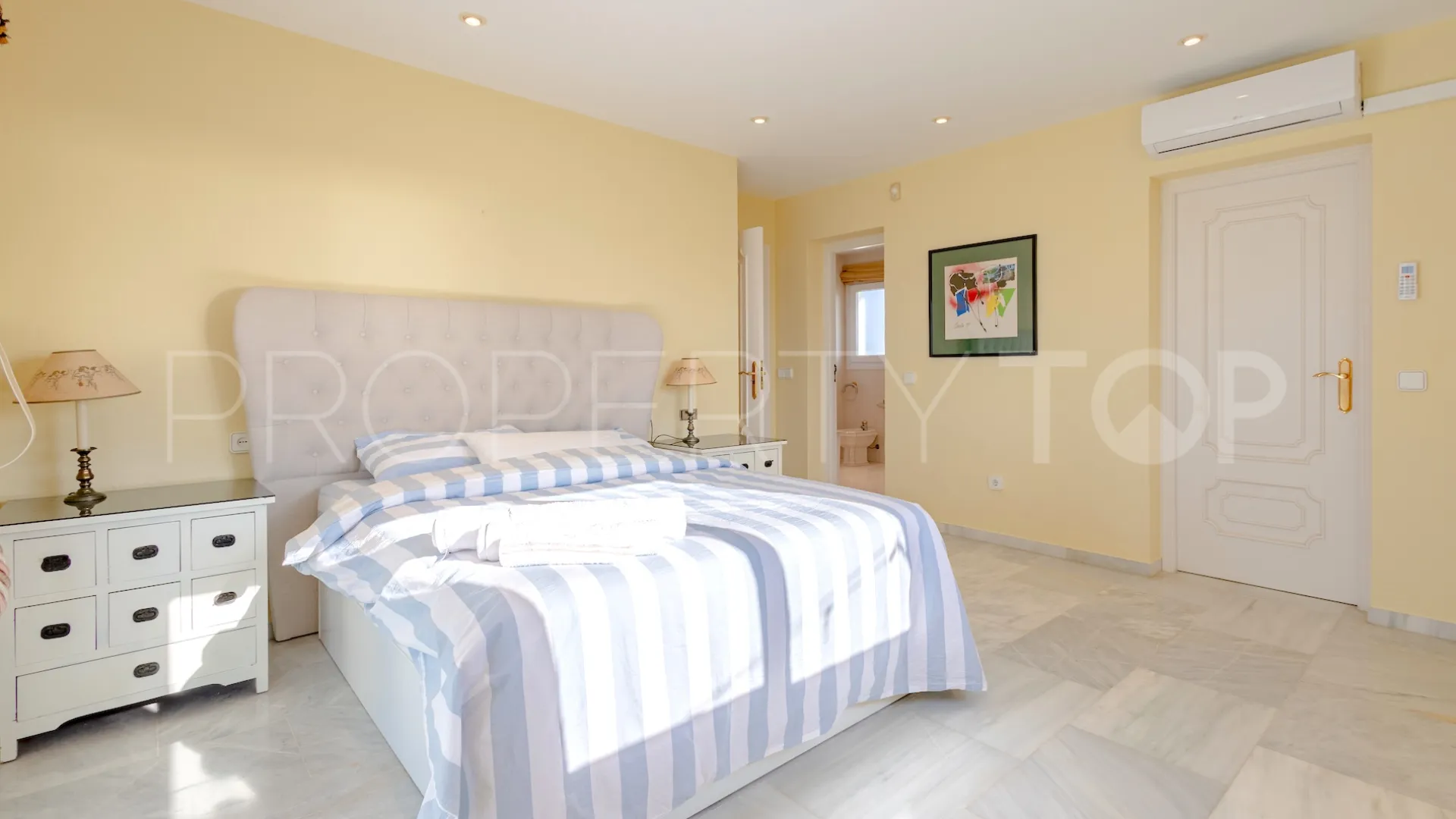Casa en venta en El Chaparral con 5 dormitorios