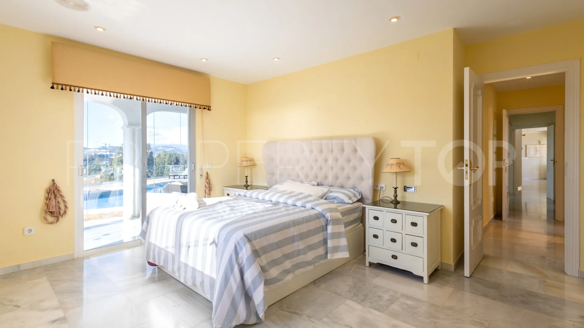 Casa en venta en El Chaparral con 5 dormitorios