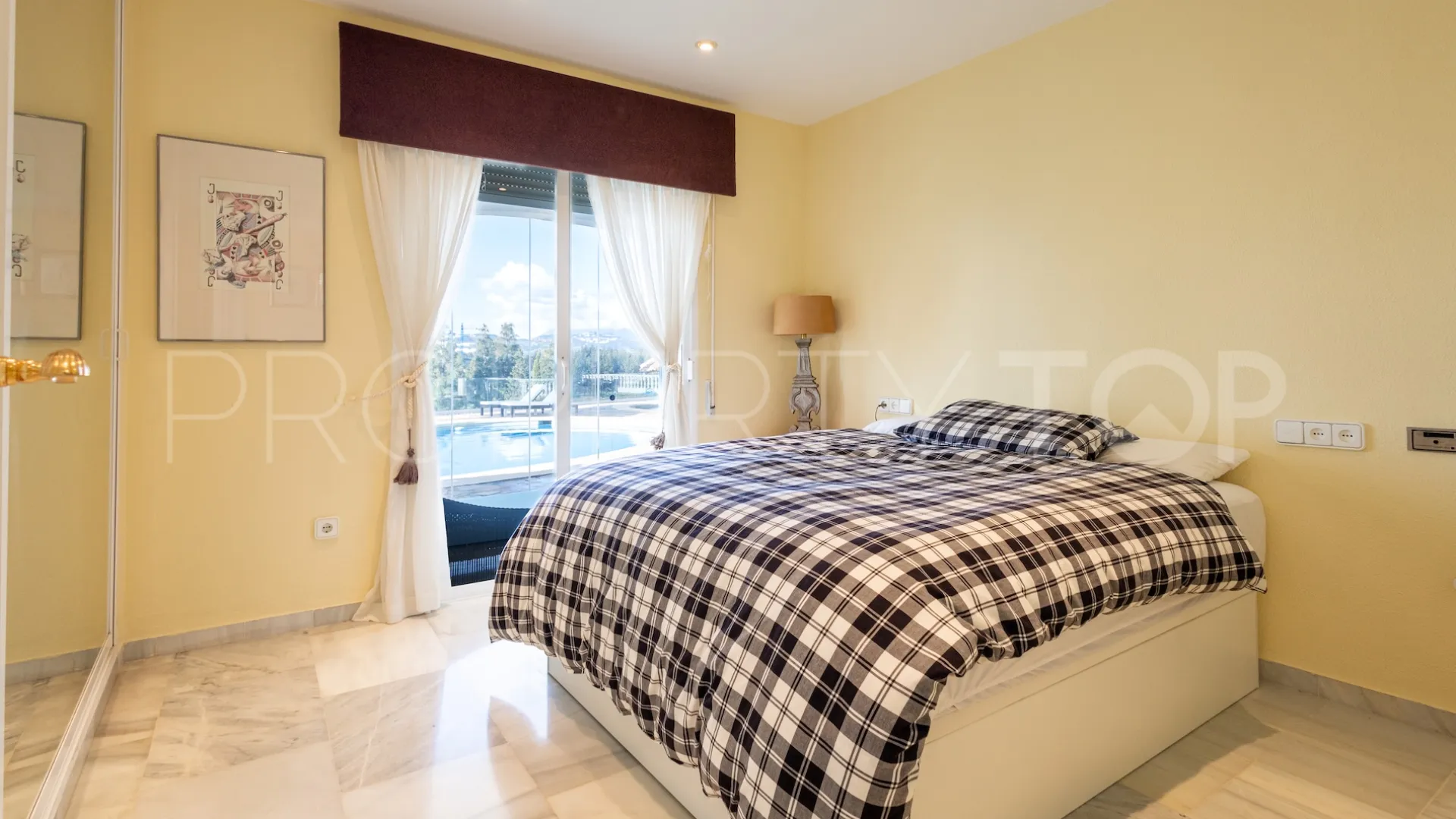 Casa en venta en El Chaparral con 5 dormitorios