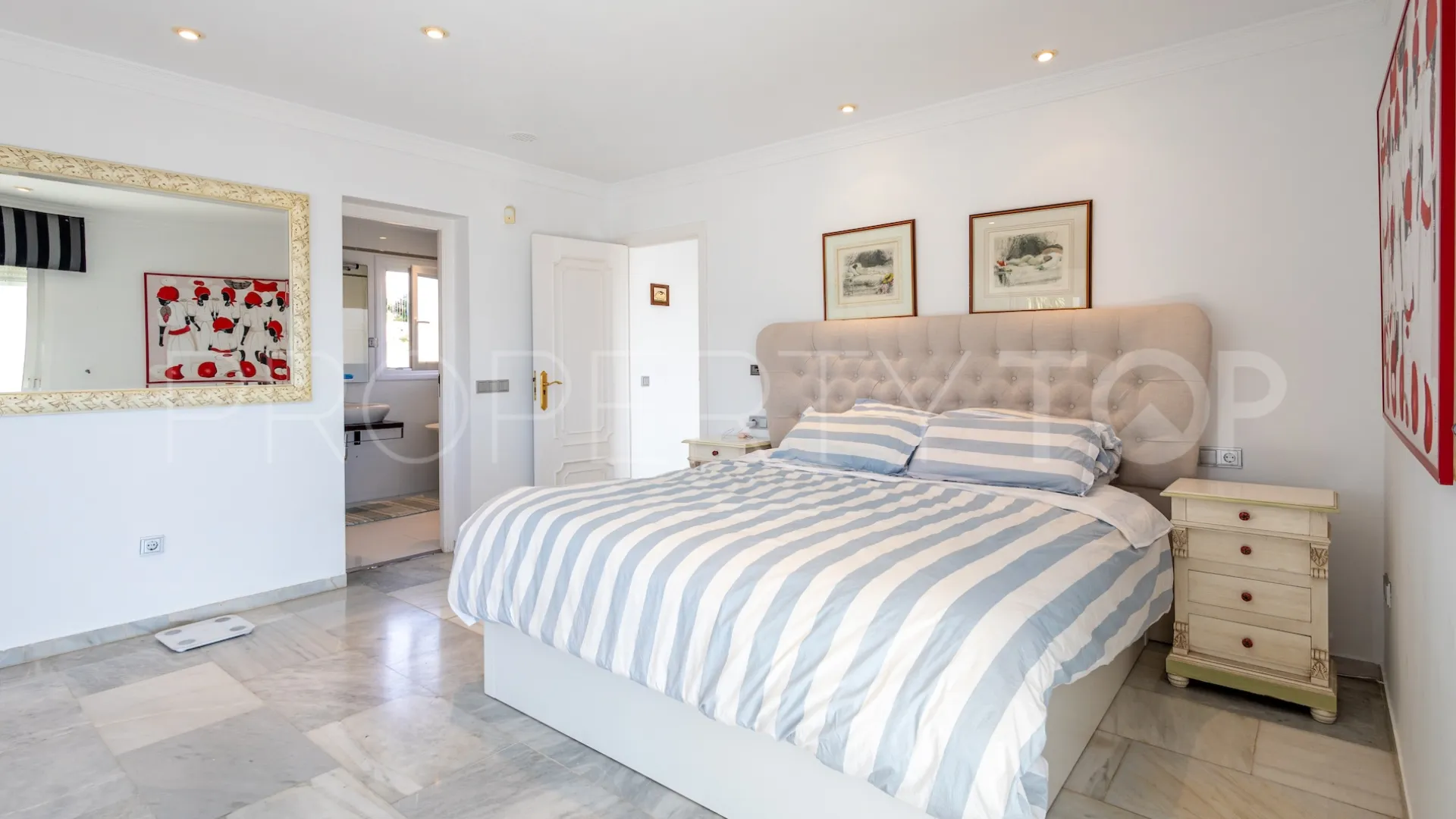 Casa en venta en El Chaparral con 5 dormitorios