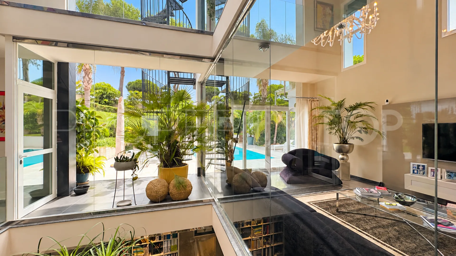 Buy villa with 5 bedrooms in La Cala Golf Resort