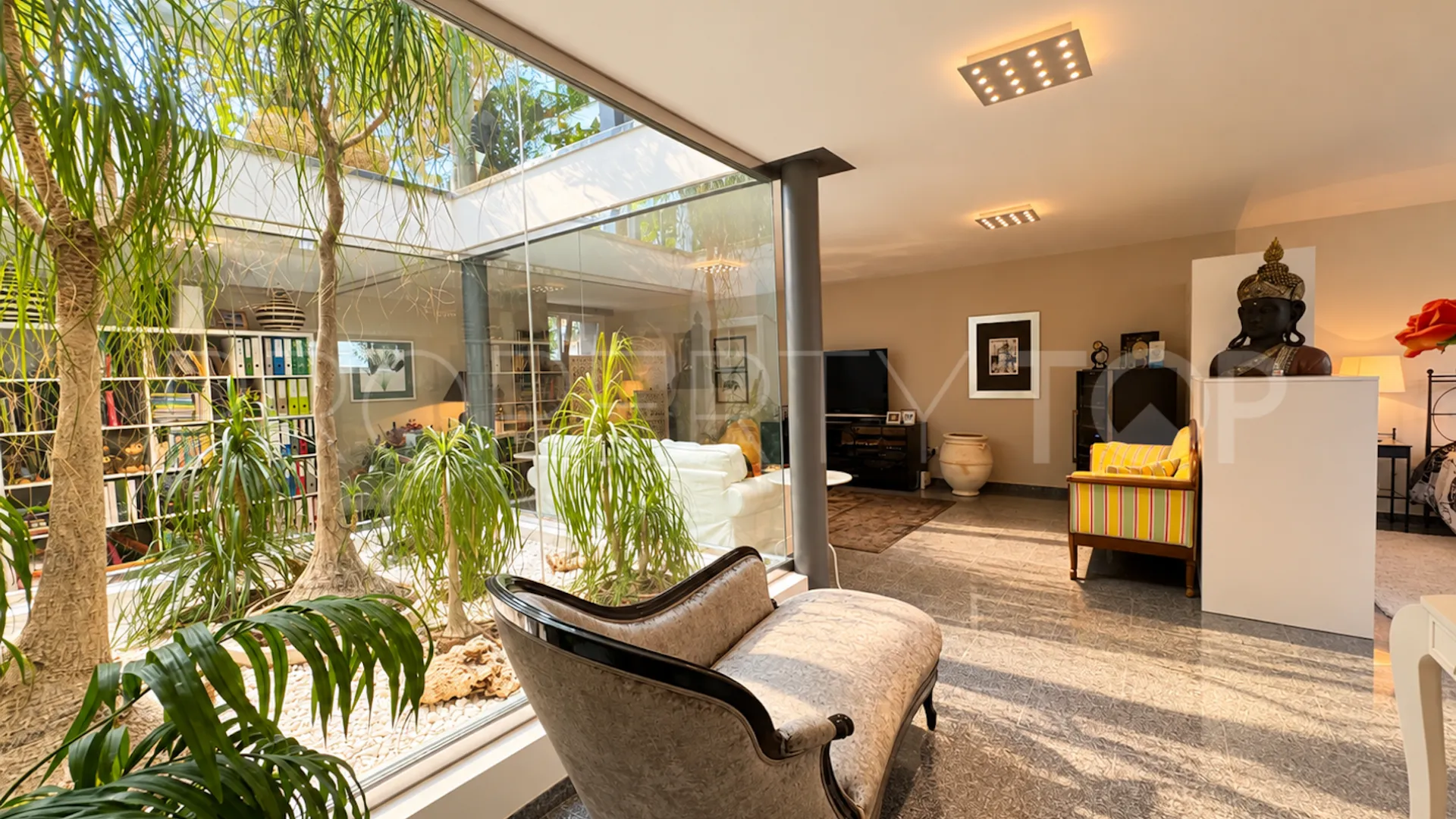 Buy villa with 5 bedrooms in La Cala Golf Resort