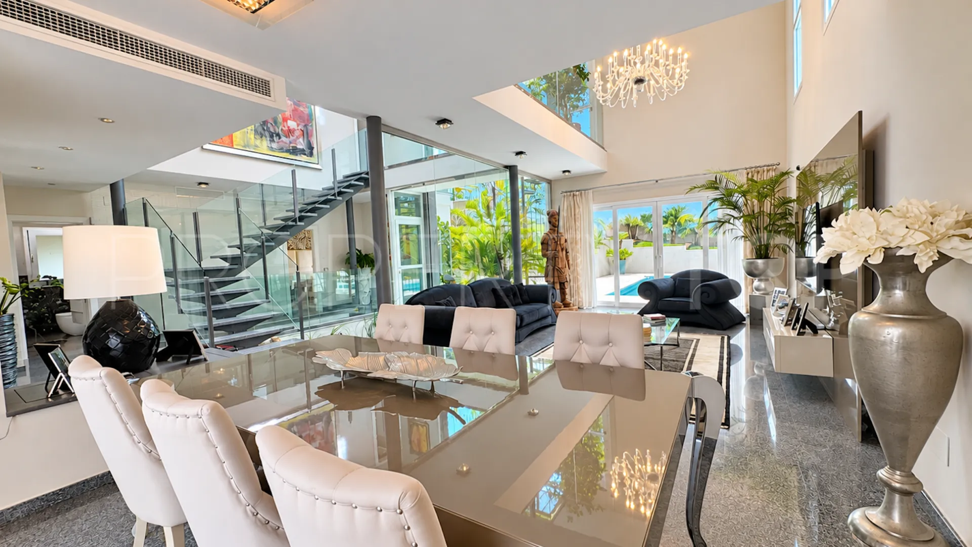 Buy villa with 5 bedrooms in La Cala Golf Resort