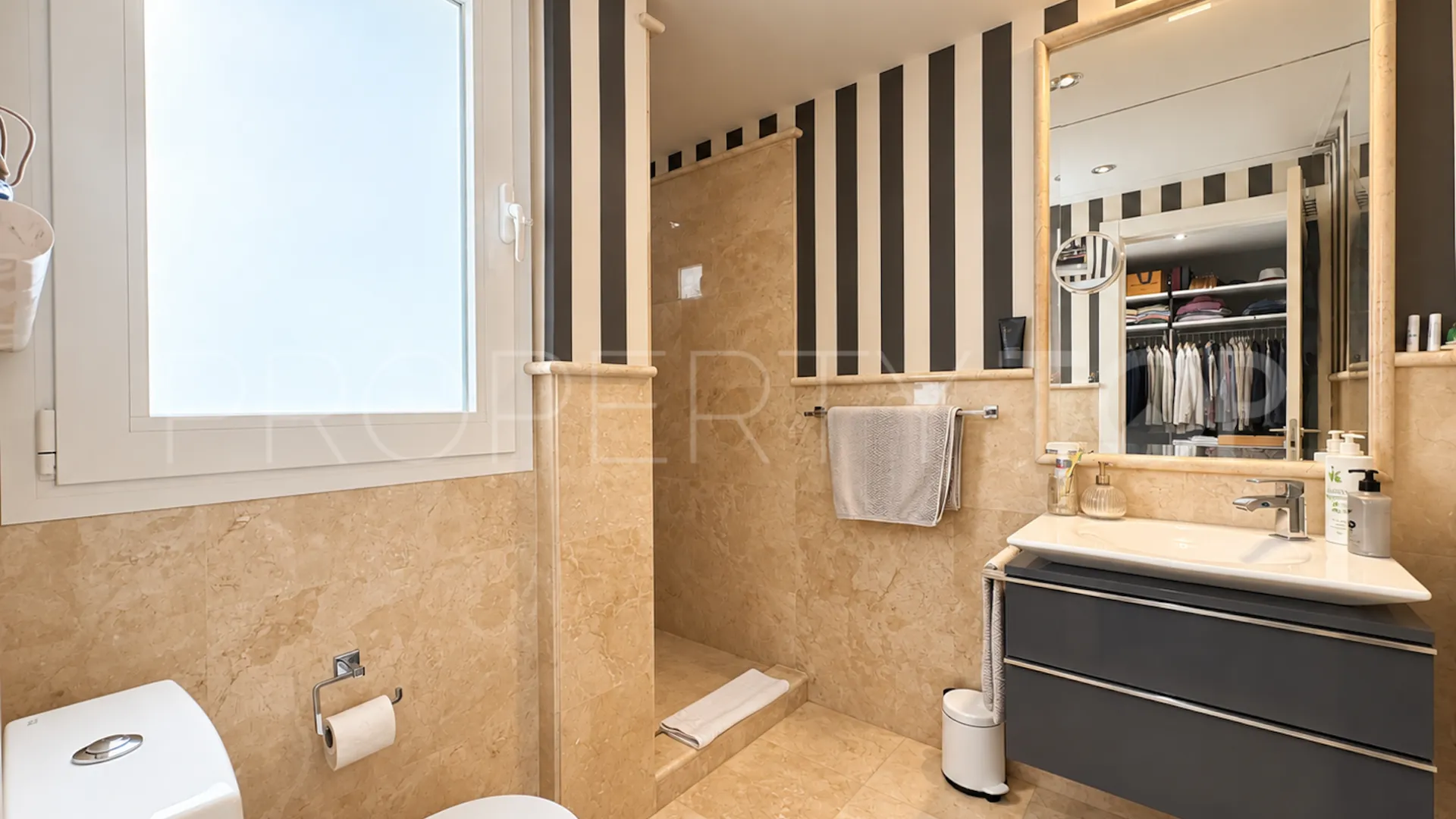 Buy villa with 5 bedrooms in La Cala Golf Resort