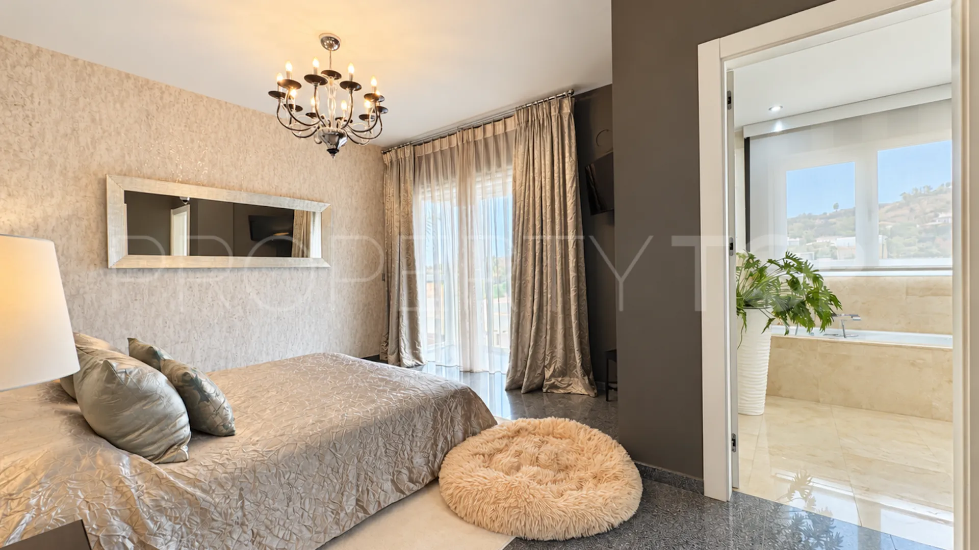 Buy villa with 5 bedrooms in La Cala Golf Resort