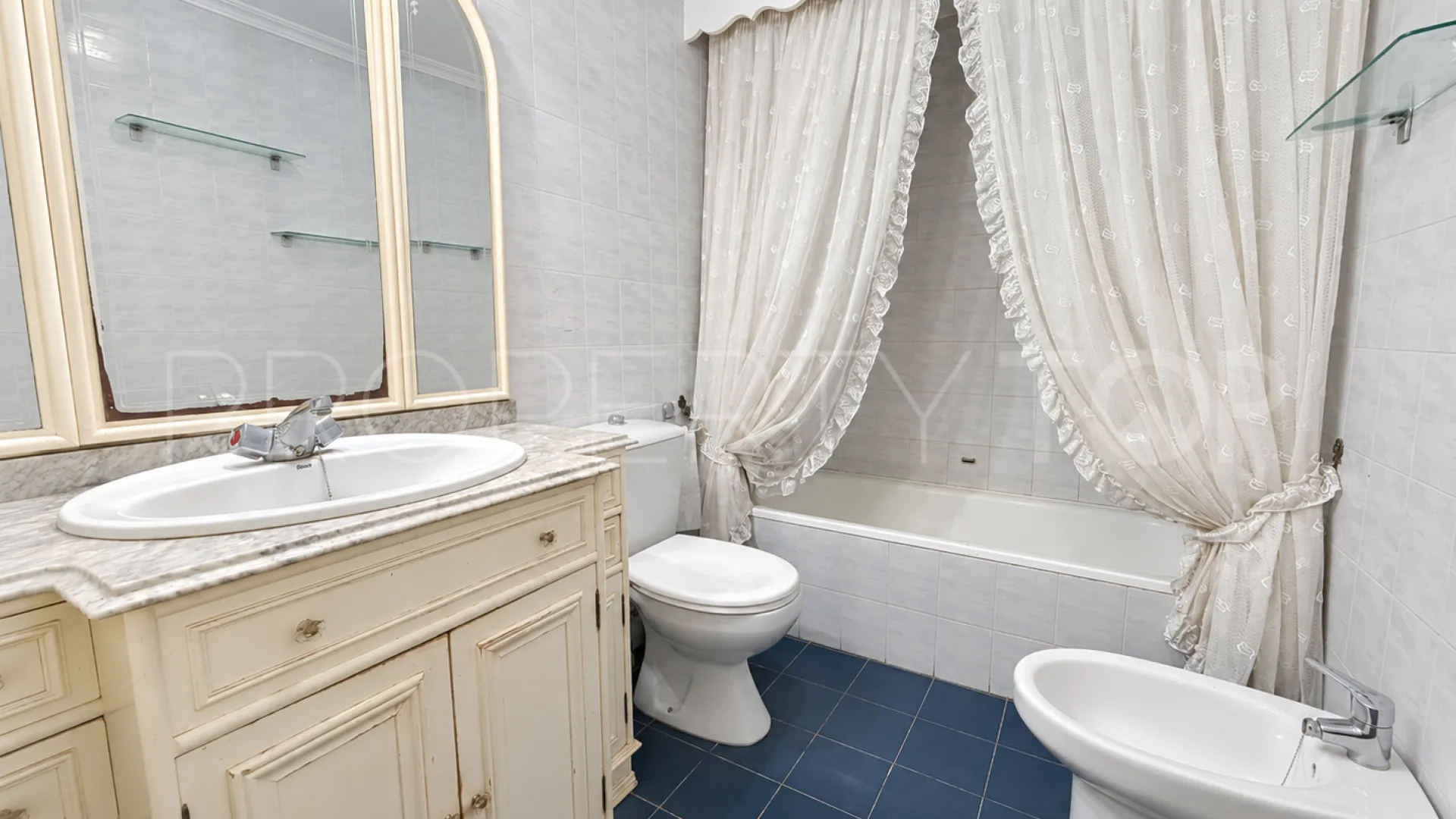 Apartamento de 3 dormitorios en venta en Los Boliches