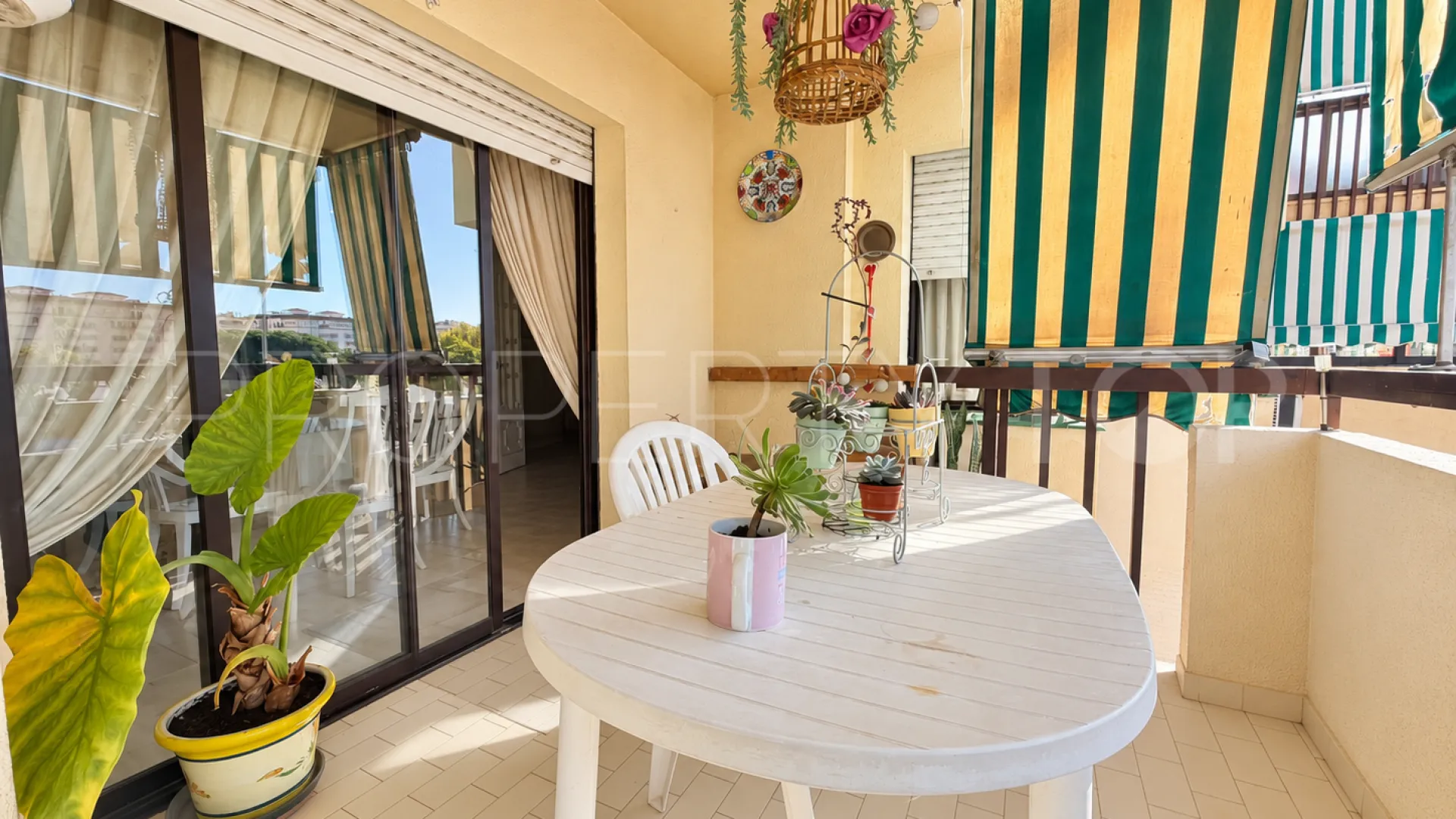 Apartamento de 3 dormitorios en venta en Los Boliches