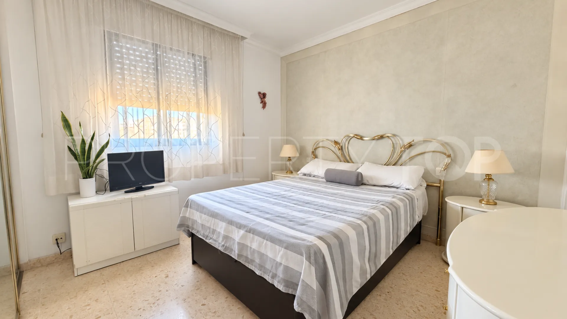Apartamento de 3 dormitorios en venta en Los Boliches