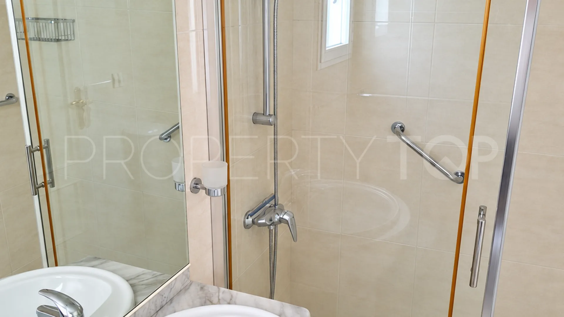 Fuengirola Puerto, Ático de 2 dormitorios en venta