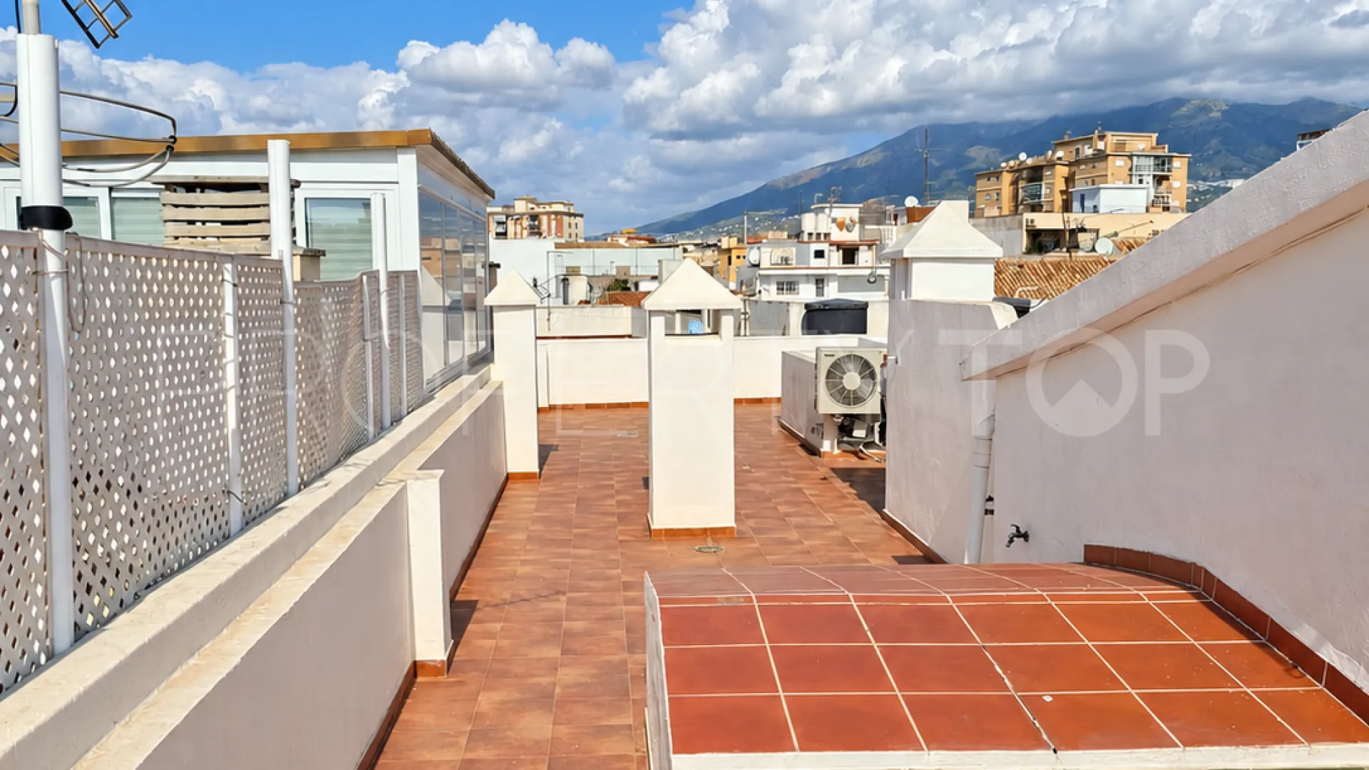 Fuengirola Puerto, Ático de 2 dormitorios en venta