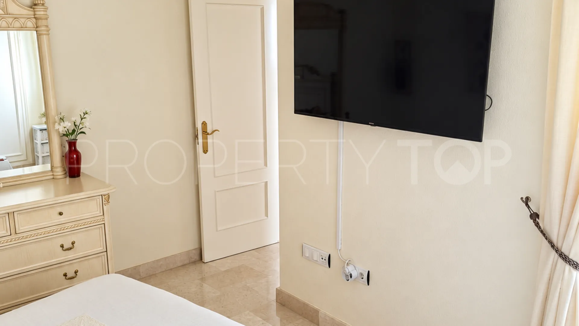 Fuengirola Puerto, Ático de 2 dormitorios en venta