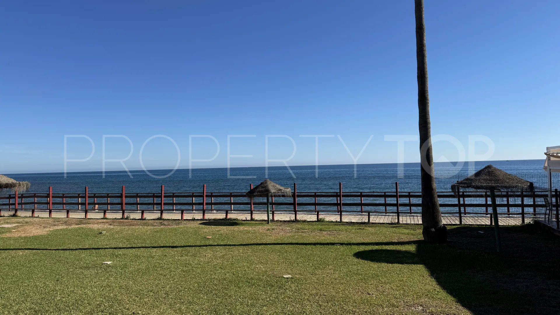 Apartamento a la venta de 2 dormitorios en Calahonda
