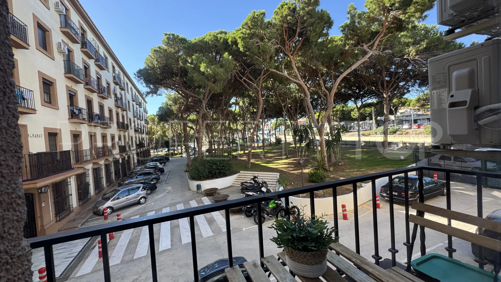 Apartamento a la venta de 2 dormitorios en Calahonda