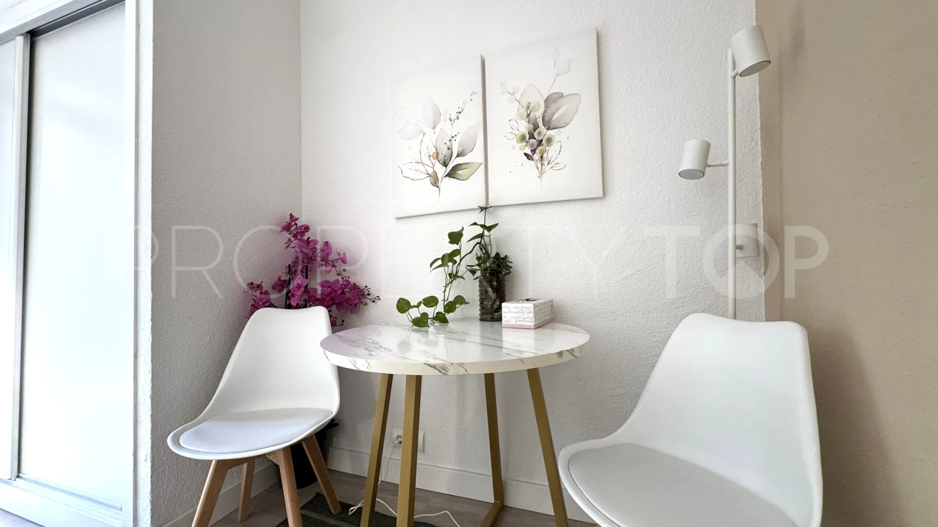 Apartamento a la venta de 2 dormitorios en Calahonda