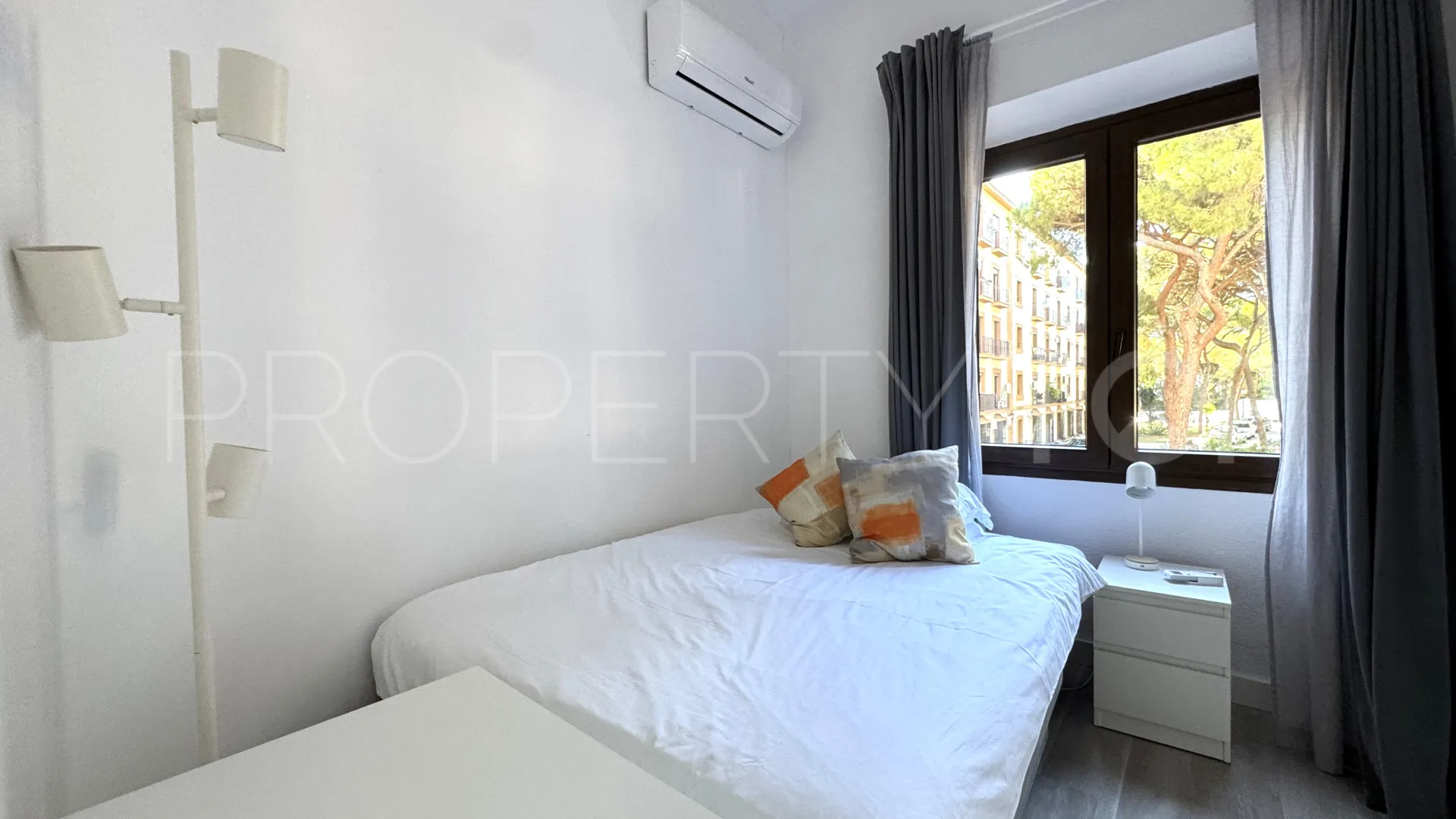 Apartamento a la venta de 2 dormitorios en Calahonda