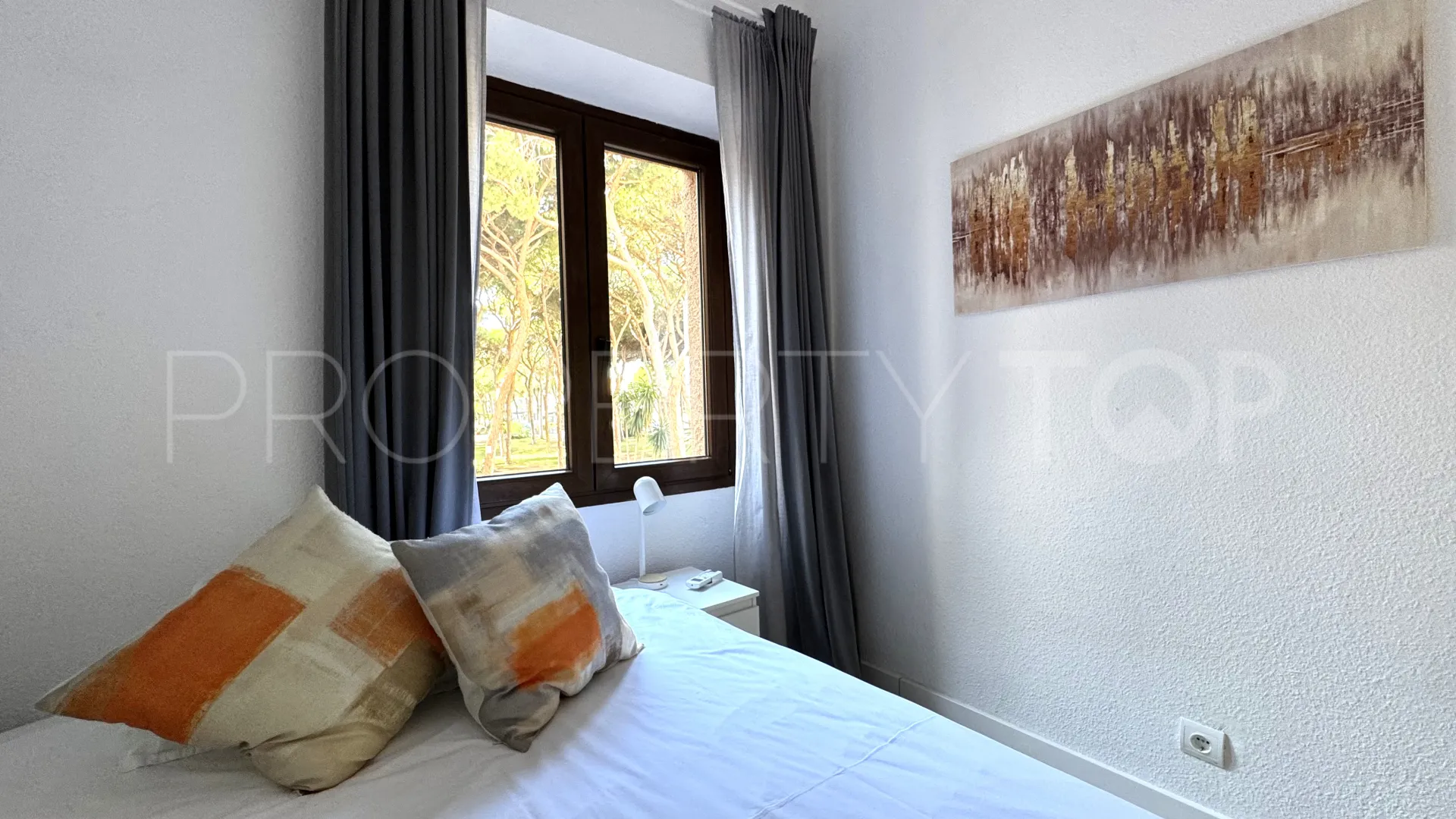 Apartamento a la venta de 2 dormitorios en Calahonda