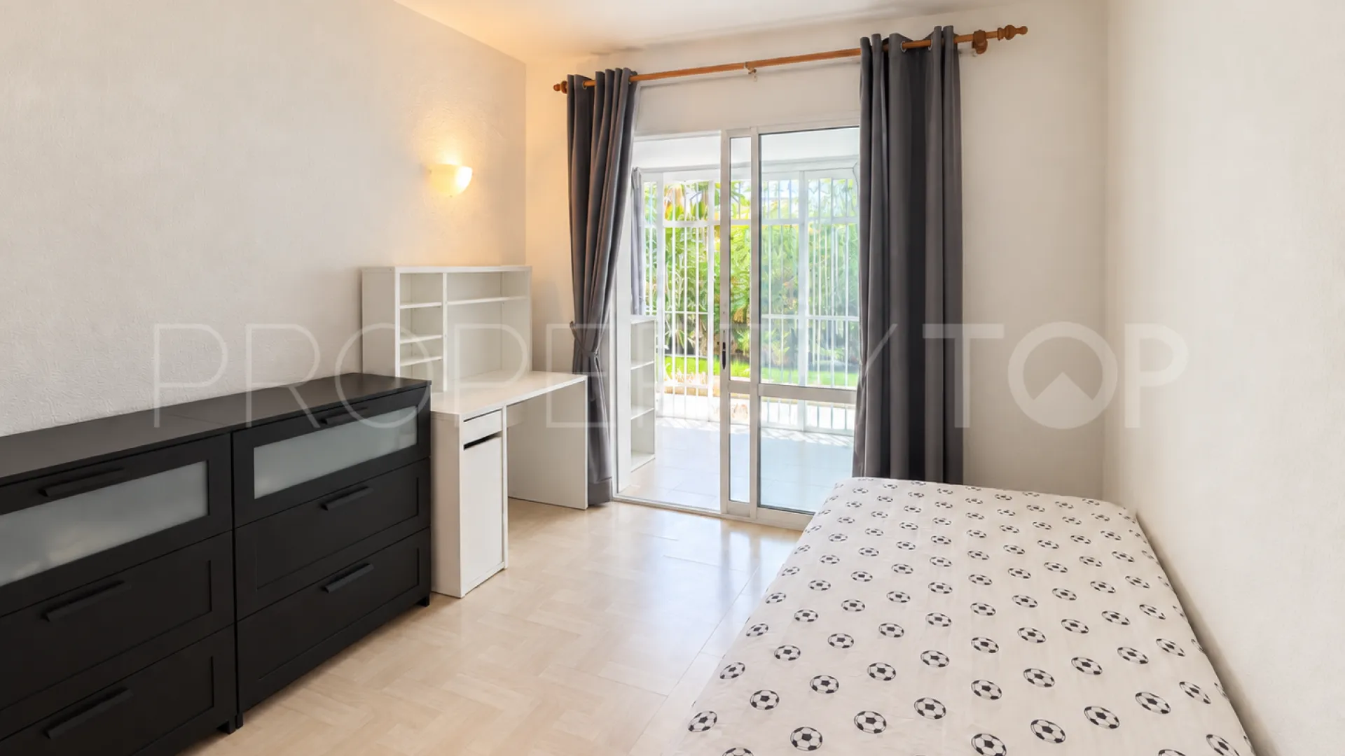 Comprar adosado en Sitio de Calahonda con 3 dormitorios