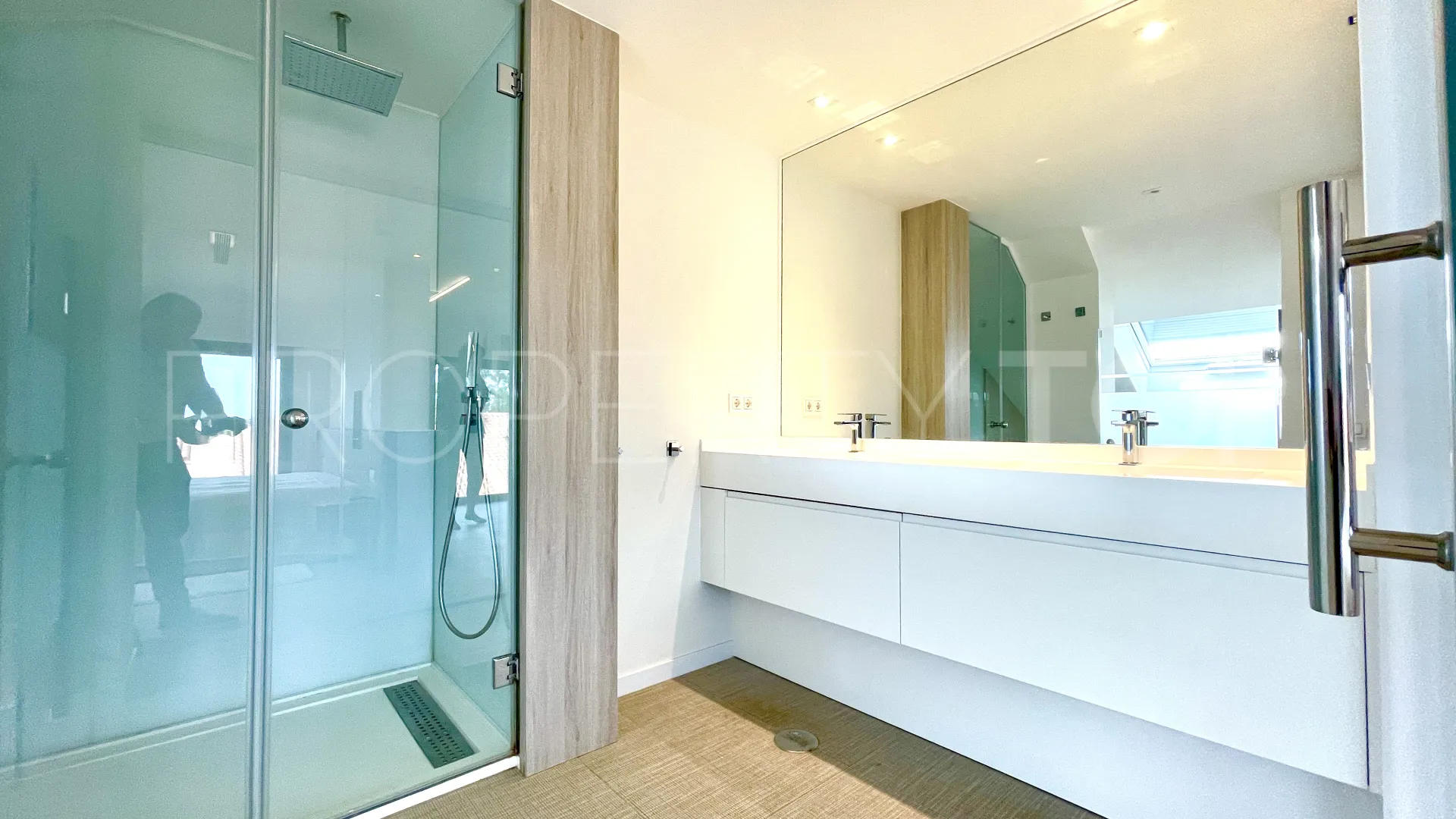 For sale 3 bedrooms penthouse in Artola