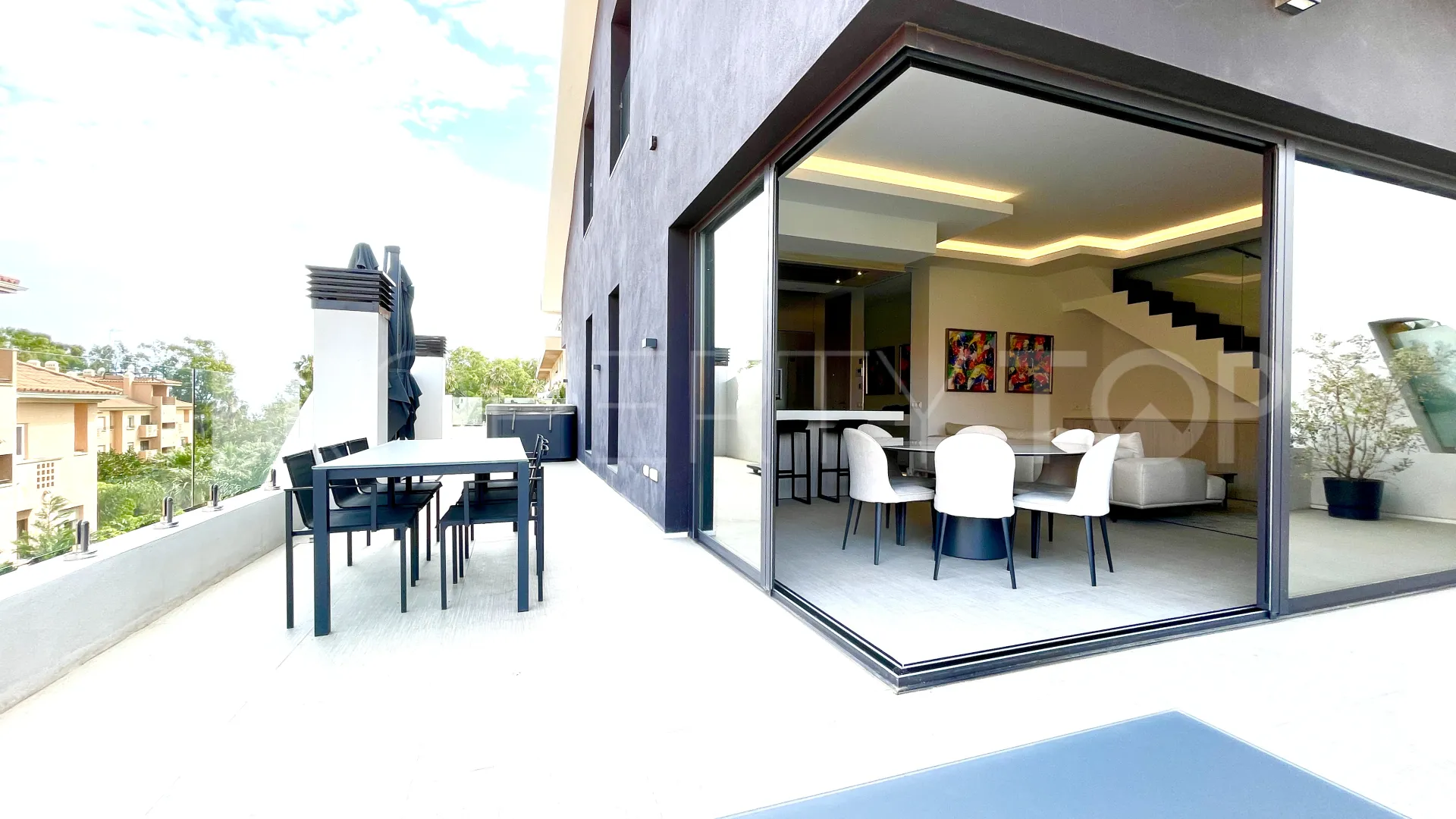 For sale 3 bedrooms penthouse in Artola