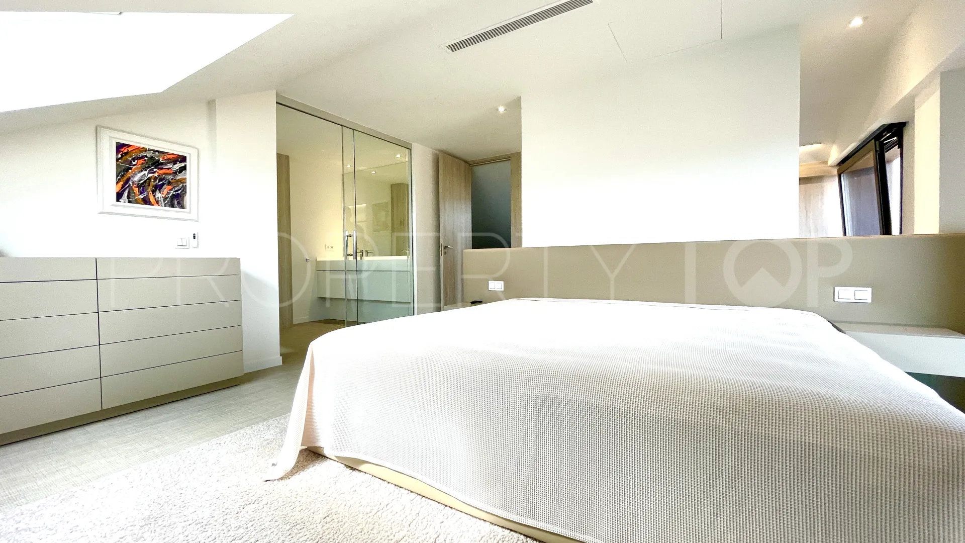 For sale 3 bedrooms penthouse in Artola