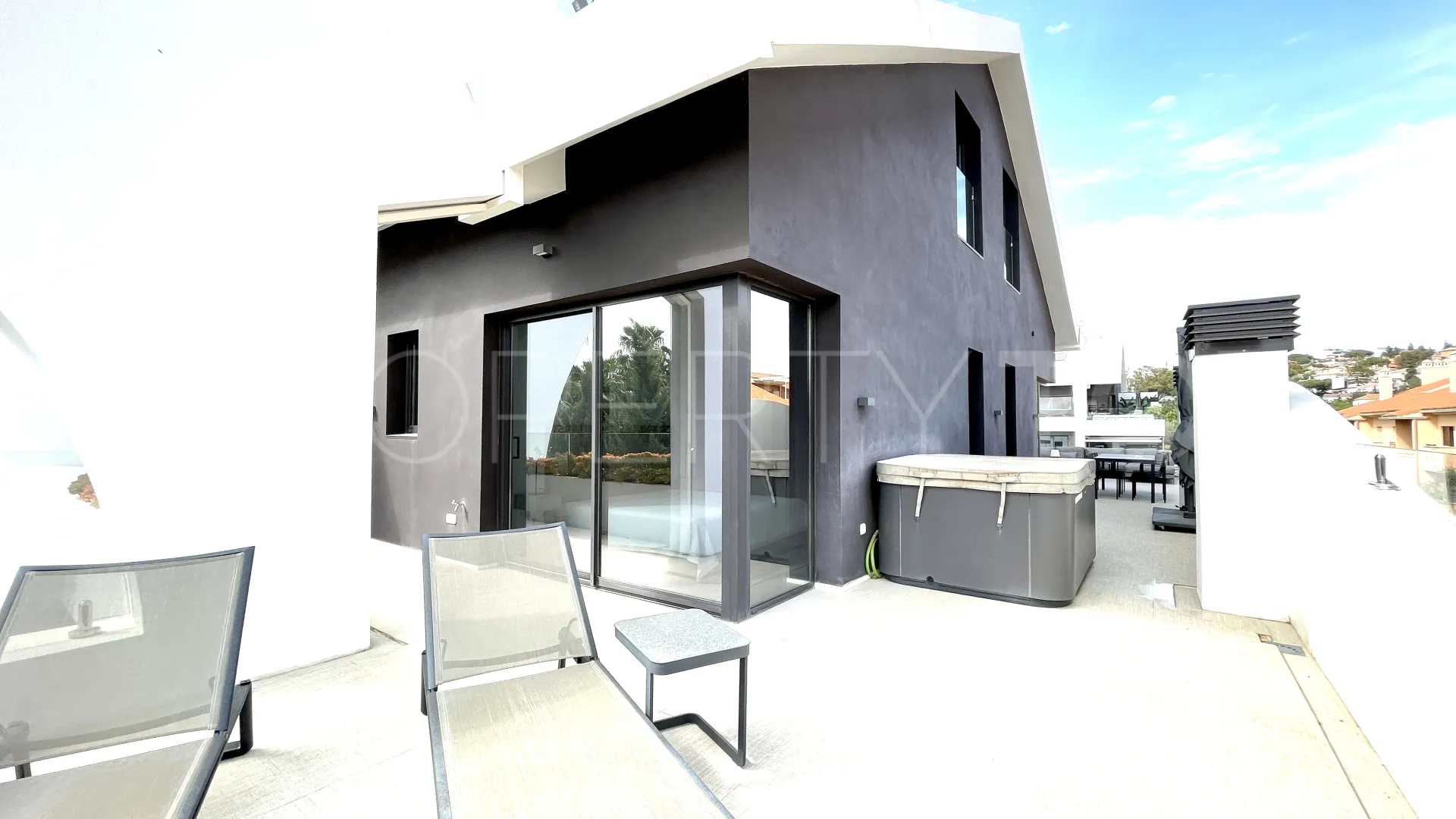 For sale 3 bedrooms penthouse in Artola