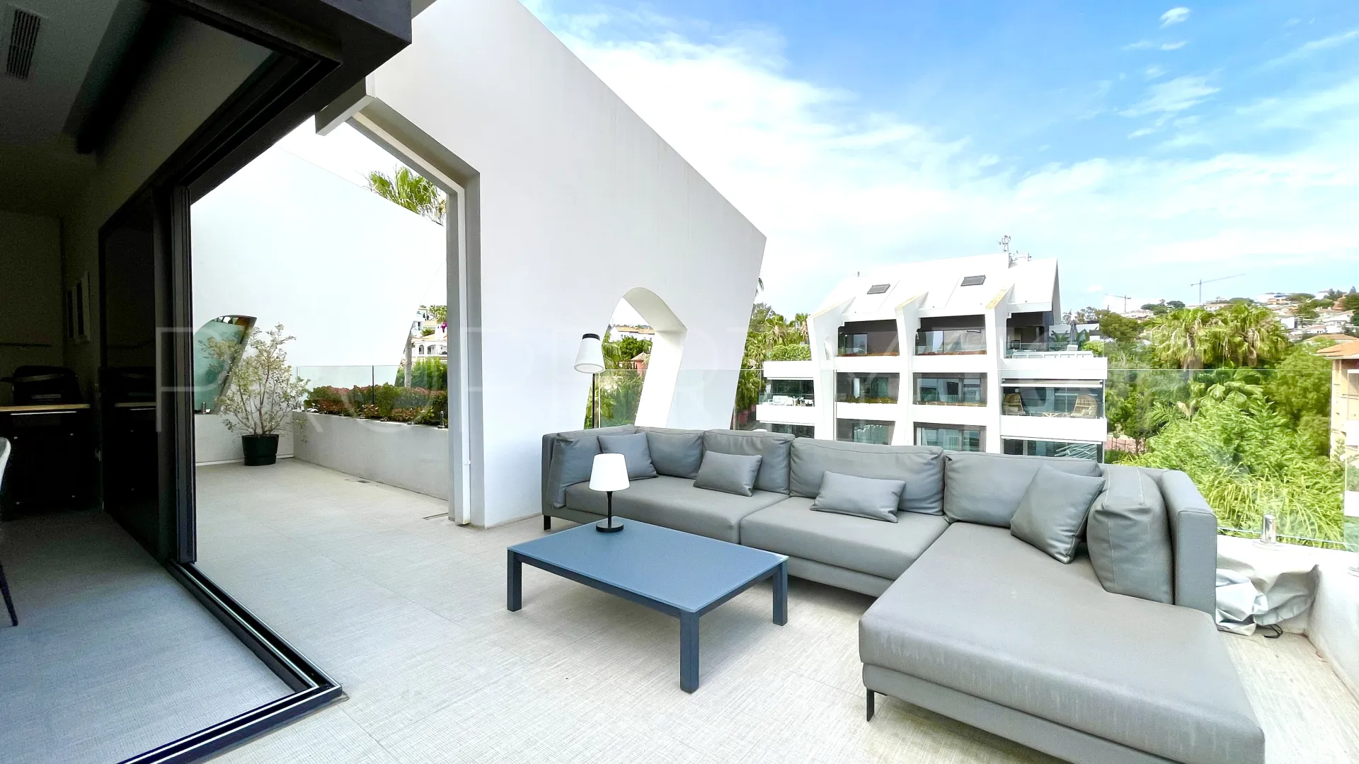 For sale 3 bedrooms penthouse in Artola