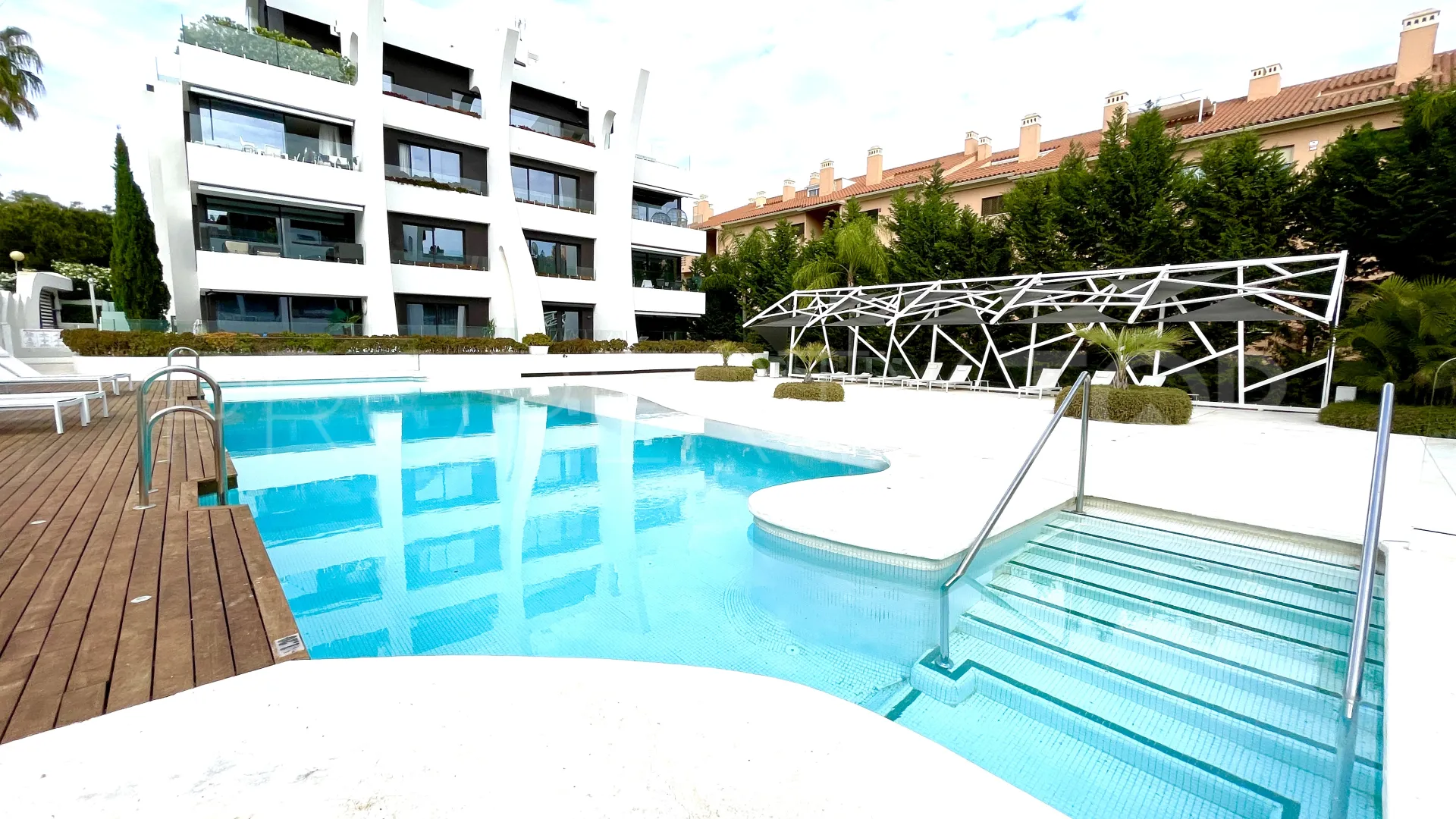 For sale 3 bedrooms penthouse in Artola