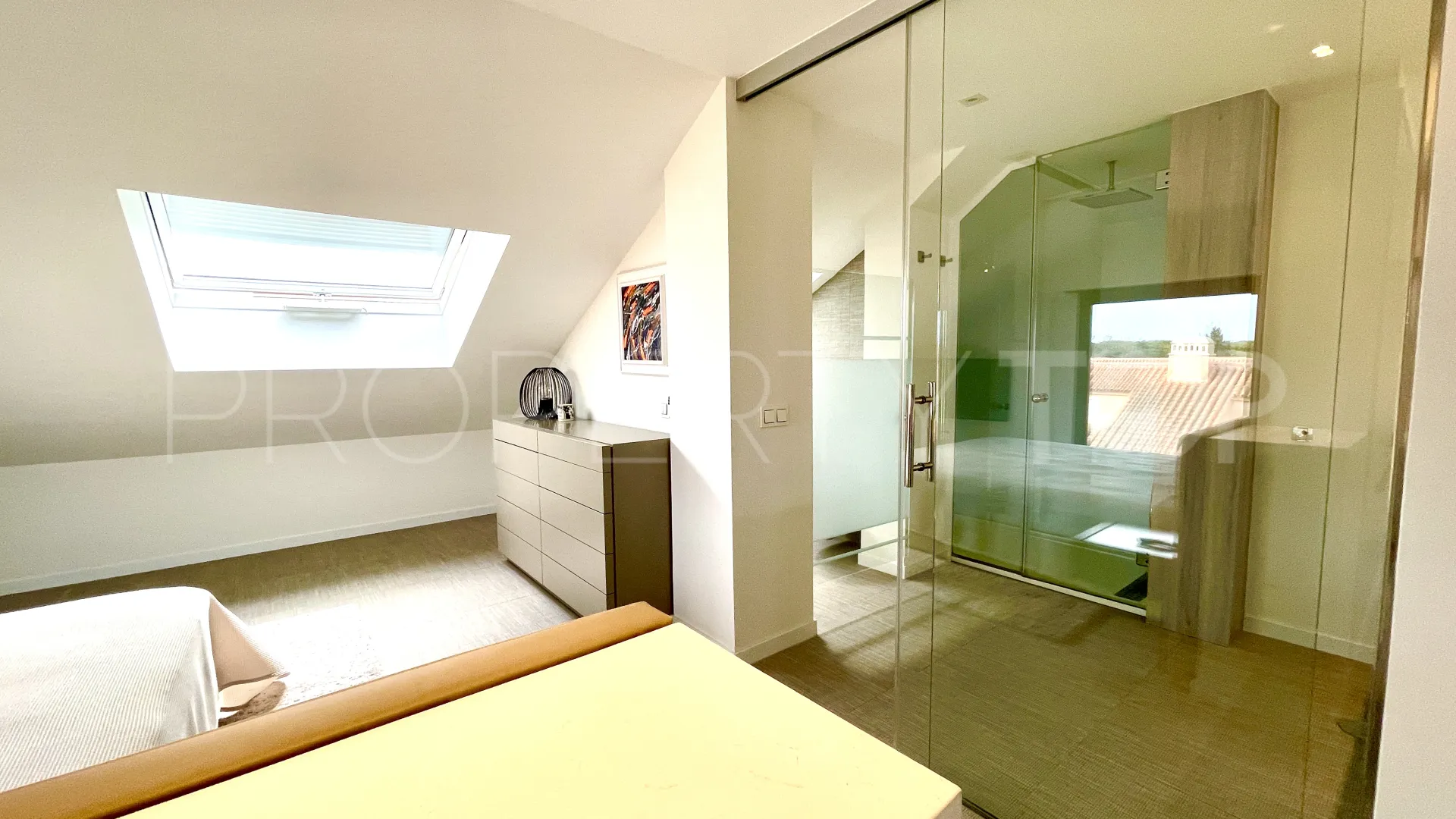 For sale 3 bedrooms penthouse in Artola