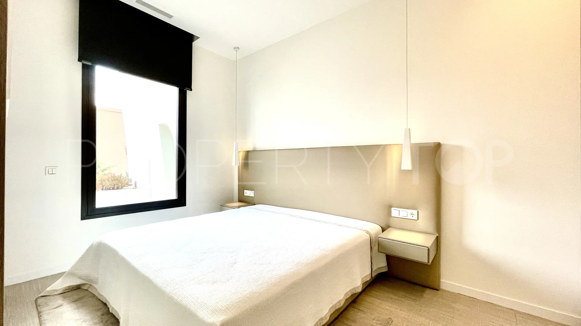 For sale 3 bedrooms penthouse in Artola