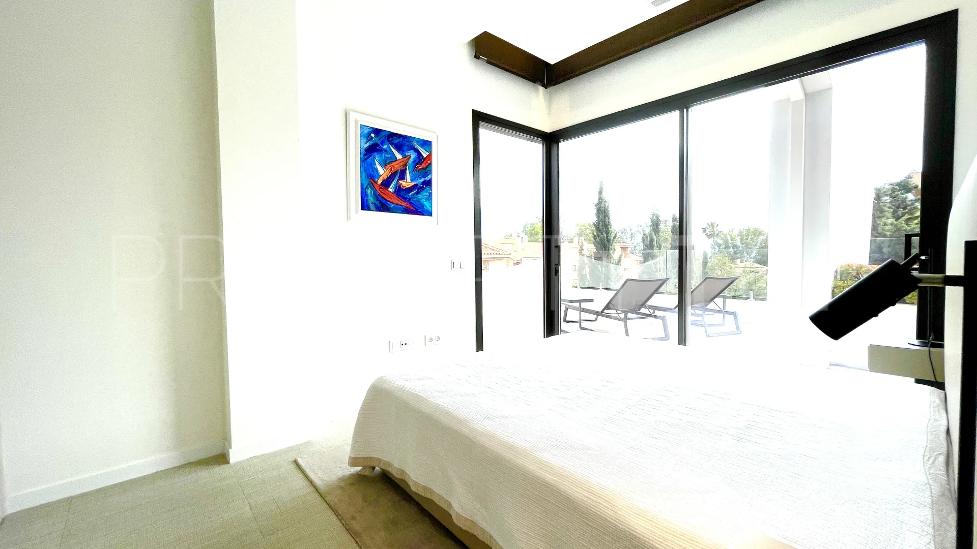 For sale 3 bedrooms penthouse in Artola