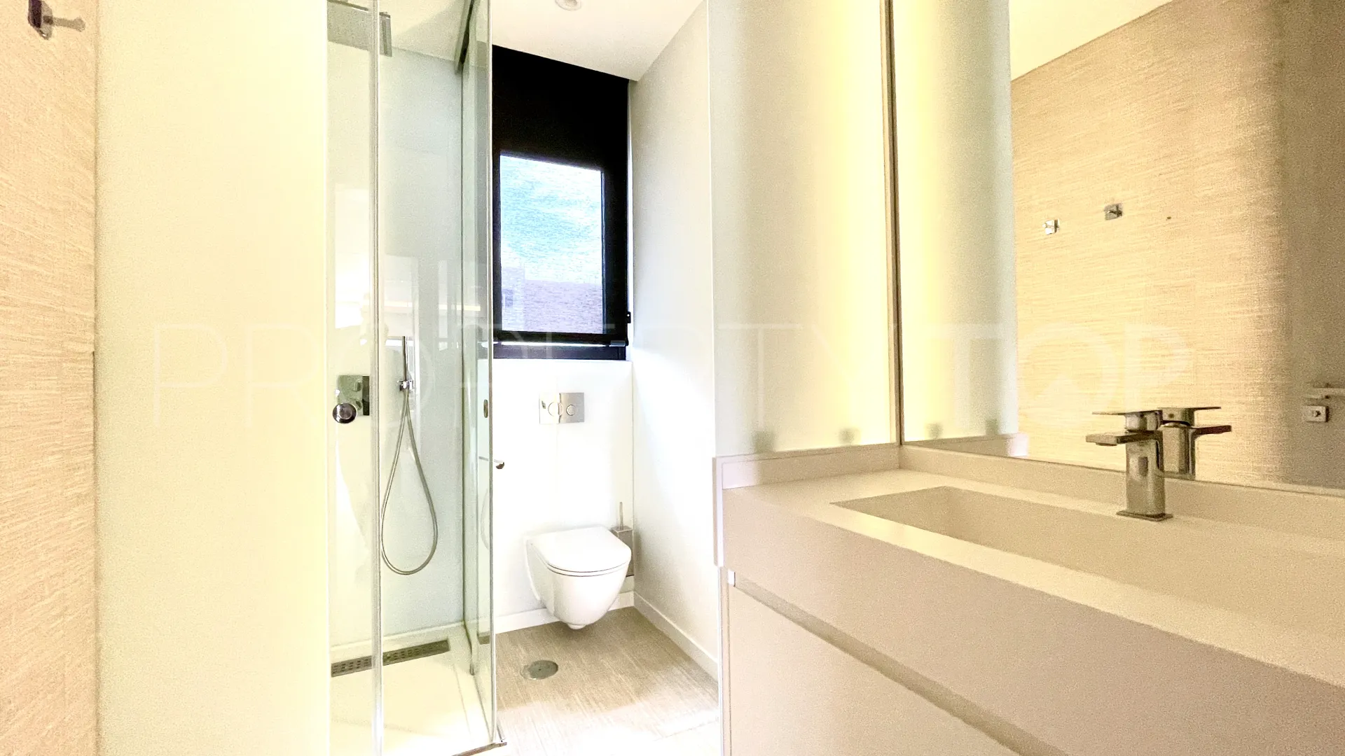 For sale 3 bedrooms penthouse in Artola